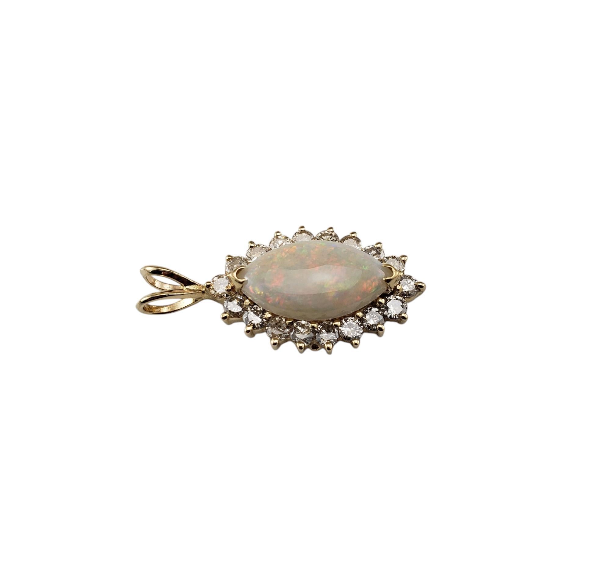 Contemporain Collier pendentif en or jaune 14 carats avec opale et diamants n° 20701 en vente
