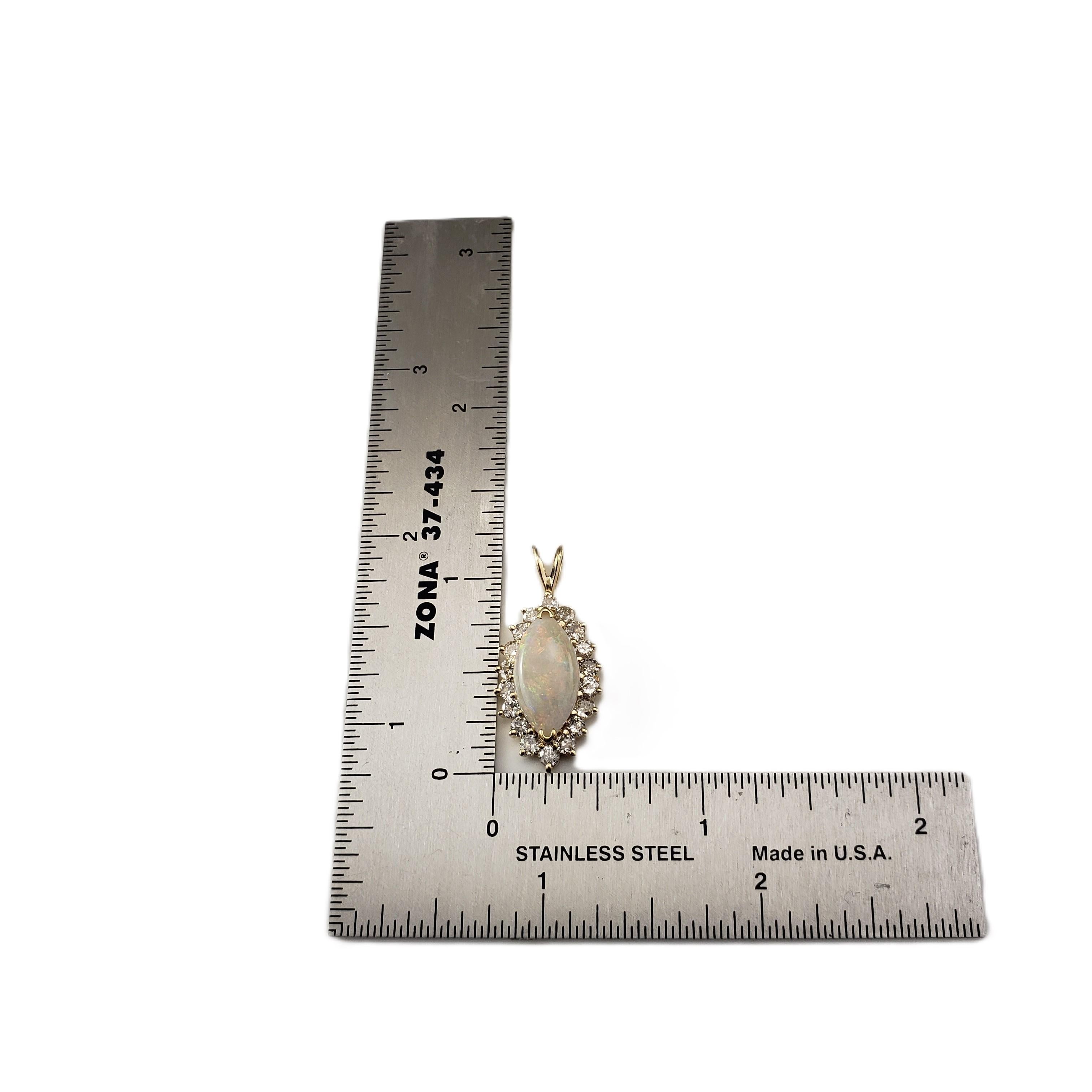 Collier pendentif en or jaune 14 carats avec opale et diamants n° 20701 Bon état - En vente à Washington Depot, CT