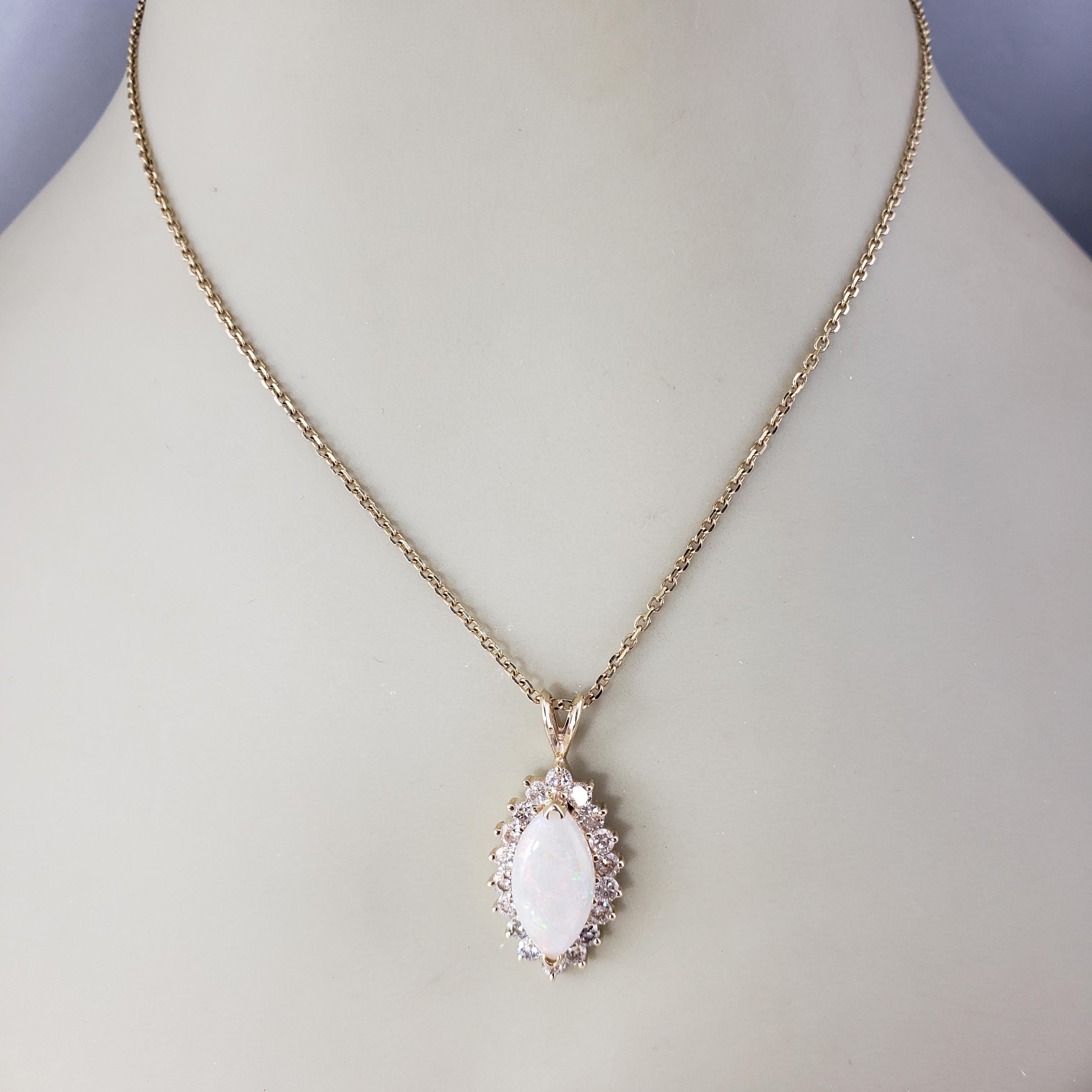 Collier pendentif en or jaune 14 carats avec opale et diamants n° 20701 en vente 1