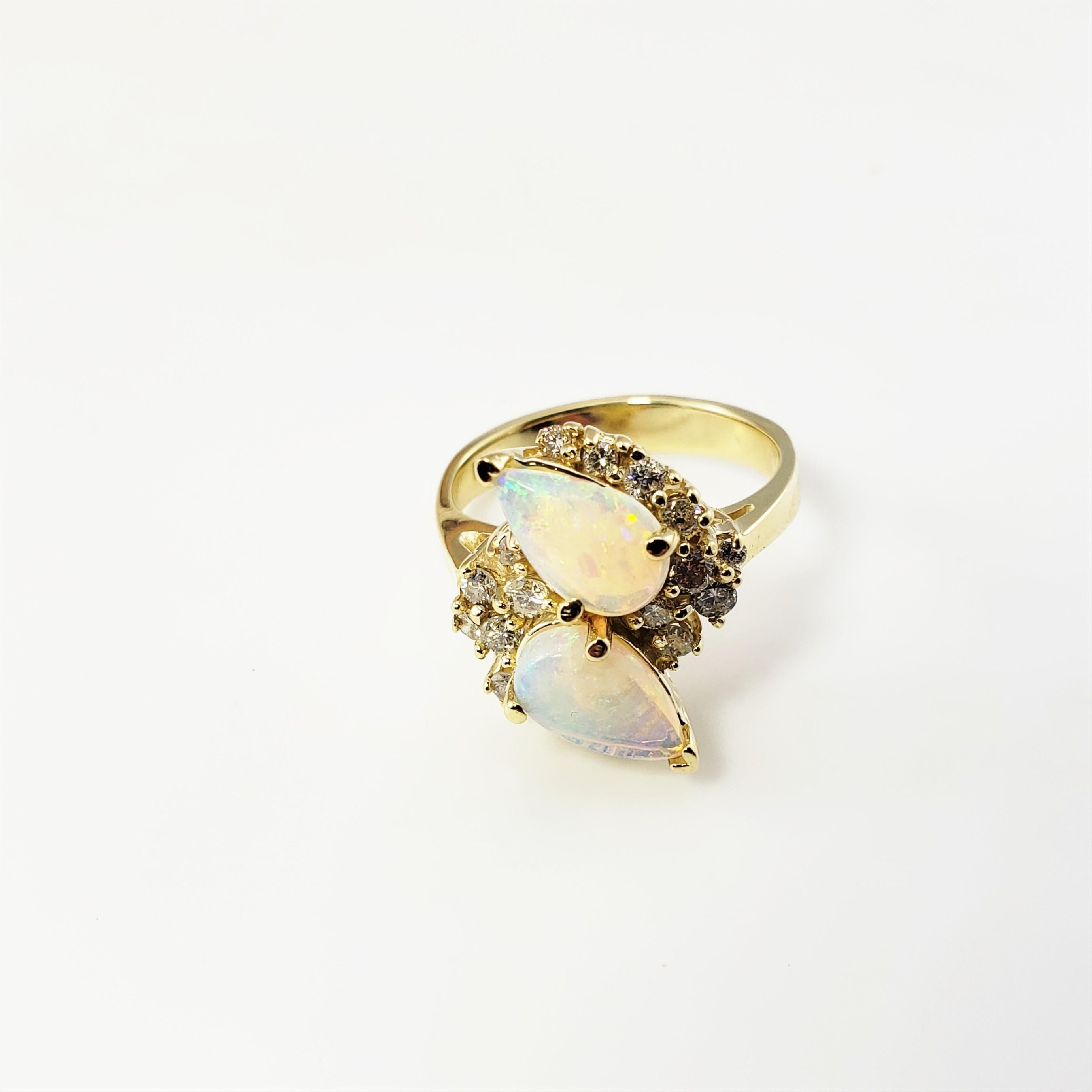 Anillo de oro amarillo de 14 quilates con ópalo y diamantes en Bueno Estado en Washington Depot, CT