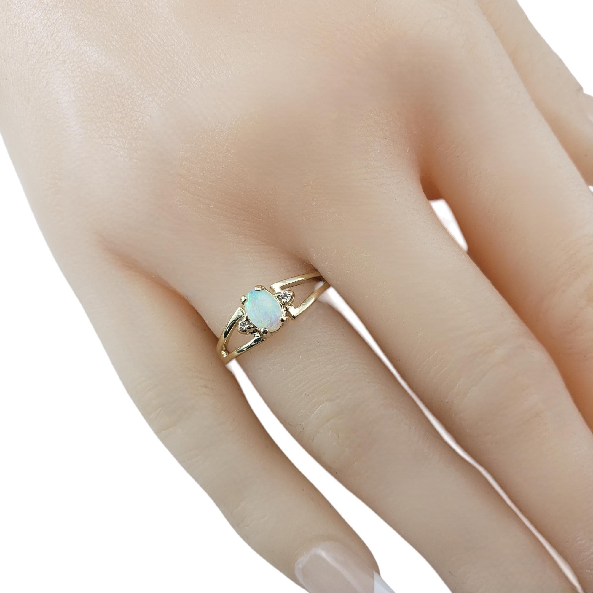 Anillo de oro amarillo de 14 quilates con ópalo y diamantes talla 7,5 #20752 en venta 3
