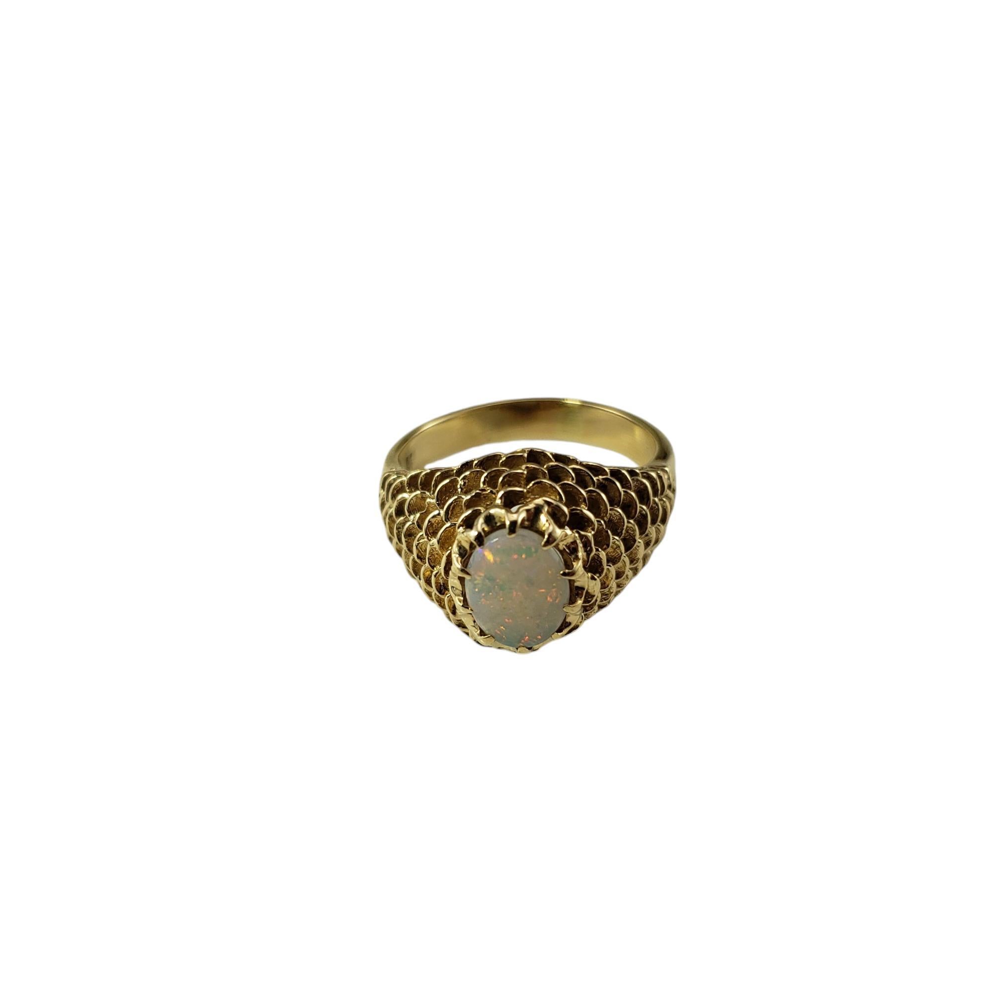 14 Karat Yellow Gold Opal Beehive Ring Size 6.25

This elegant ring features one oval opal gemstone (8 mm x 7 mm) set in beautifully detailed 14K yellow gold.  

Width: 13 mm. Shank: 3 mm.

Stamped: 14K

Ring Size: 6.25

Weight:  2.7 dwt. / 4.2