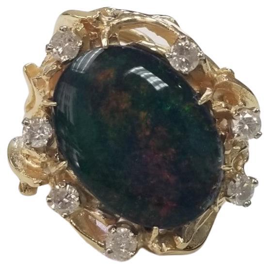 Ring aus 14 Karat Gelbgold mit Opal „Doublet“ und Diamant