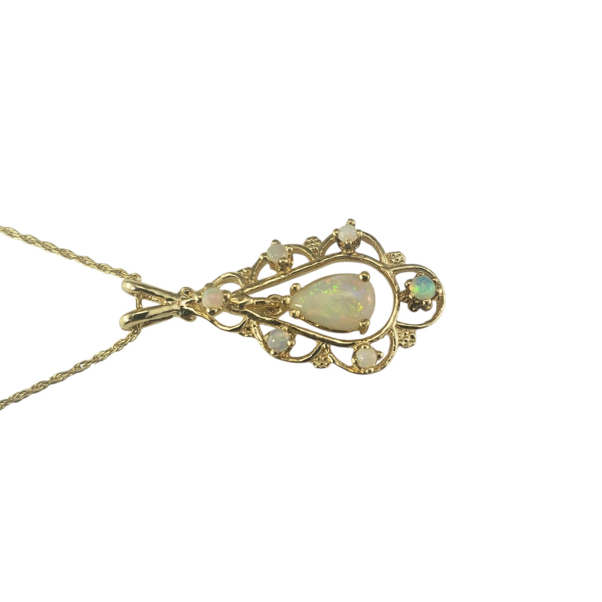 14 Karat Yellow Gold Opal Pendant Necklace #19651 In Good Condition For Sale In Washington Depot, CT