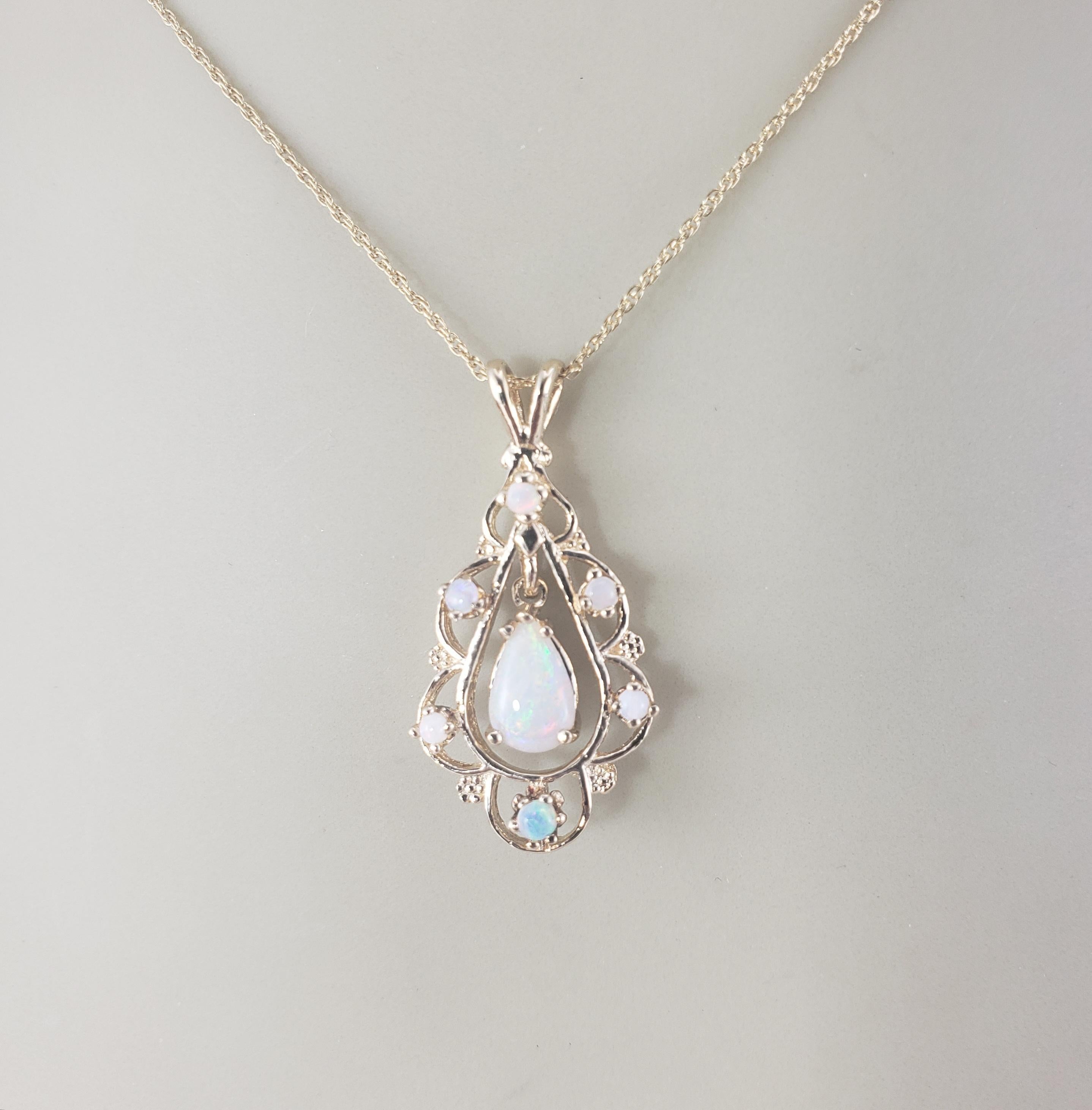 14 Karat Yellow Gold Opal Pendant Necklace #19651 For Sale 2