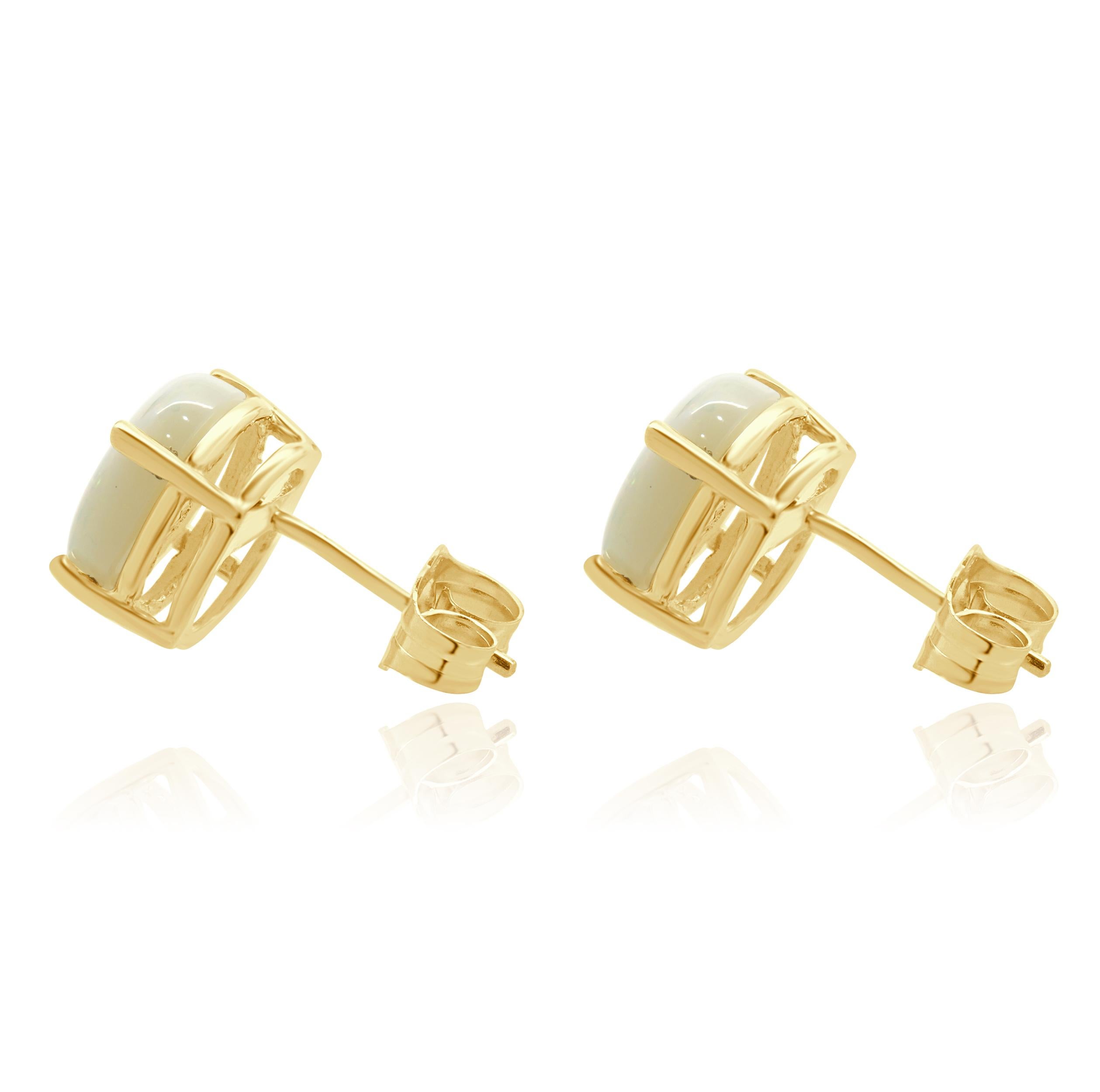 Taglio ovale 14 Karat Yellow Gold Opal Stud Earrings in vendita