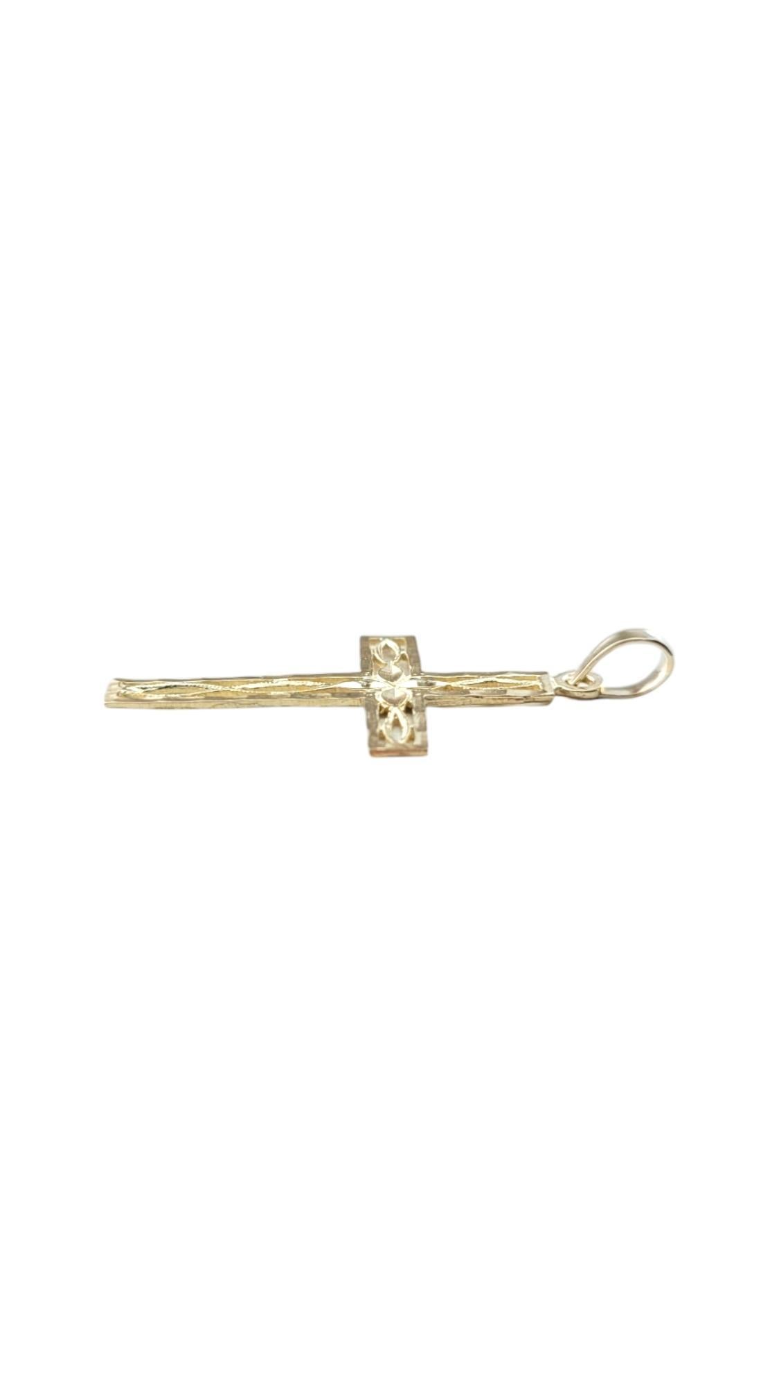 Pendentif croix ouverte en or jaune 14 carats n°20896 Pour femmes en vente