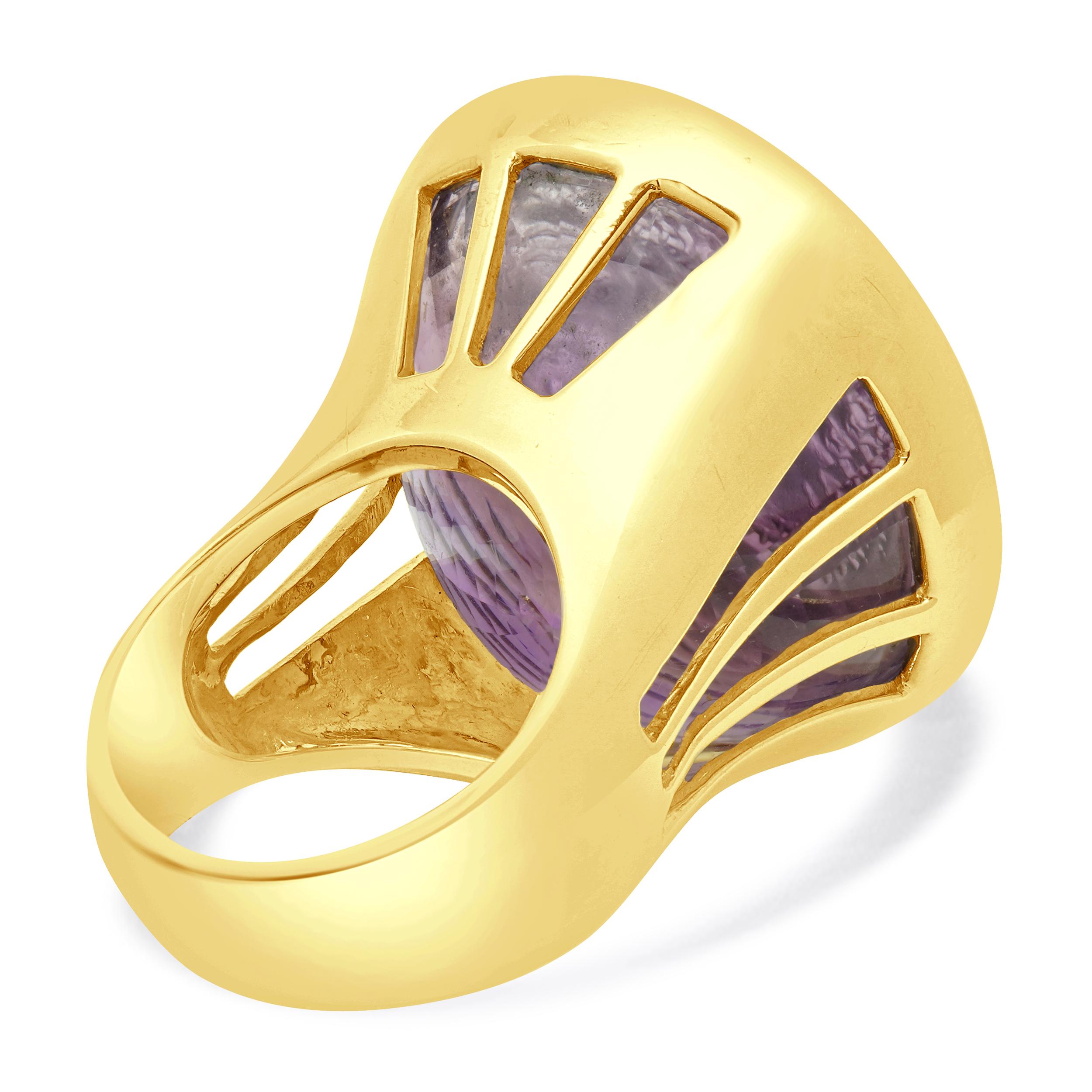 Anello in oro giallo 14 carati con cammeo ovale e ametista In condizioni ottime in vendita a Scottsdale, AZ