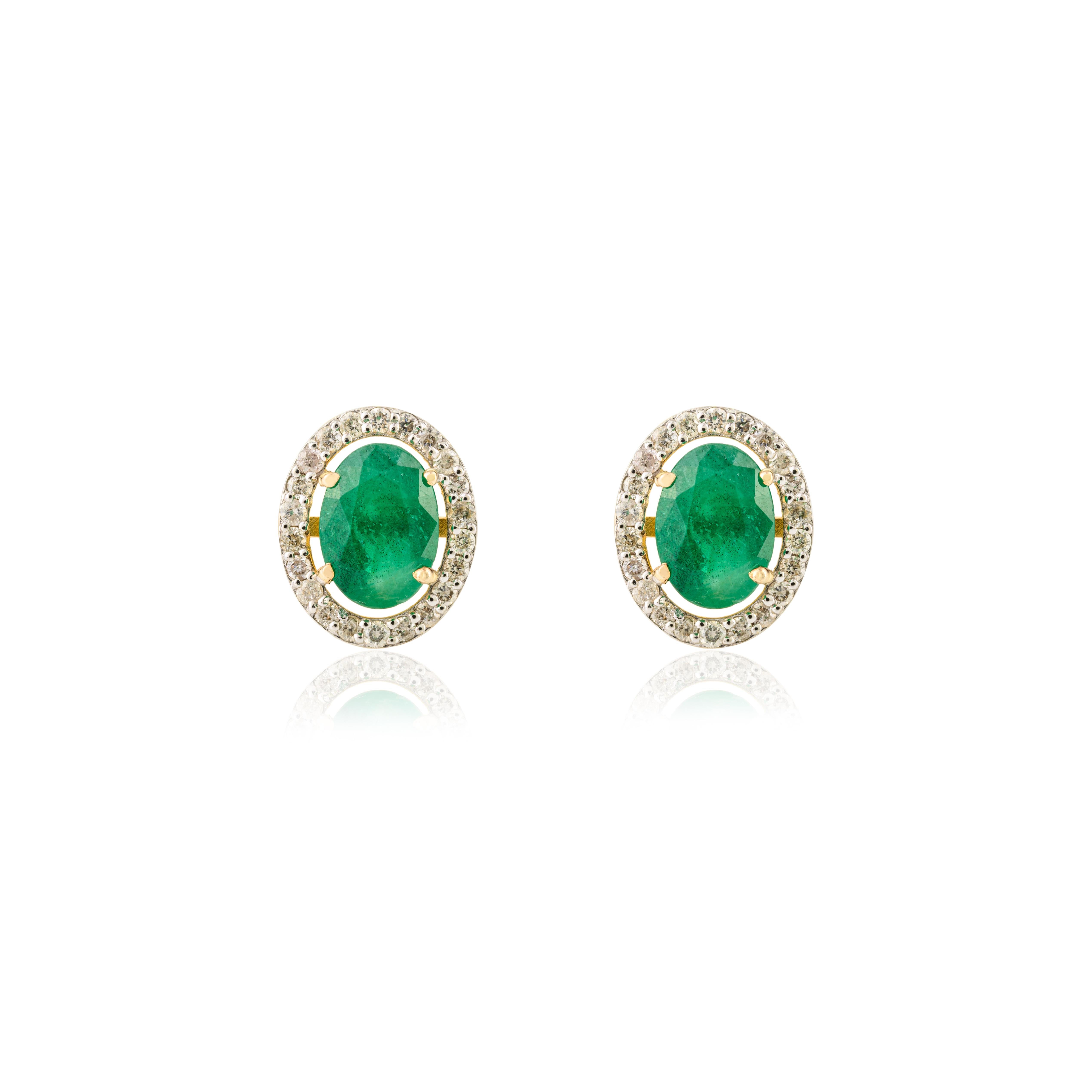 Modern 14 Karat Yellow Gold Oval Emerald and Diamond Halo Stud Earrings Gift for Mom For Sale