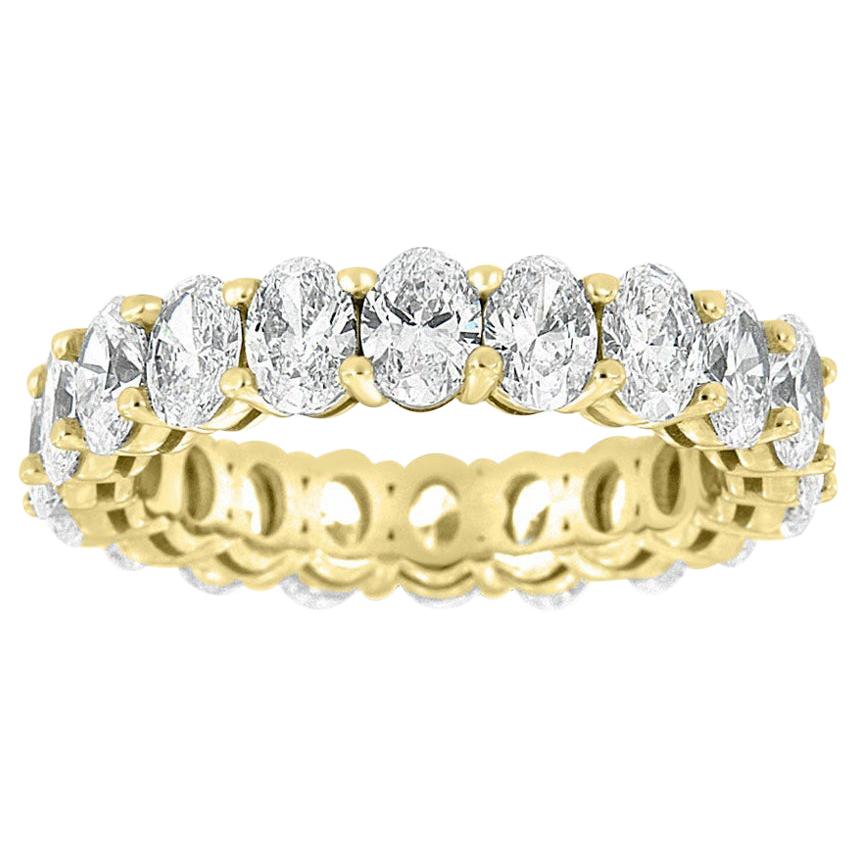 Im Angebot: 14 Karat Gelbgold Oval Eternity Diamant-Ring '4 Karat ()