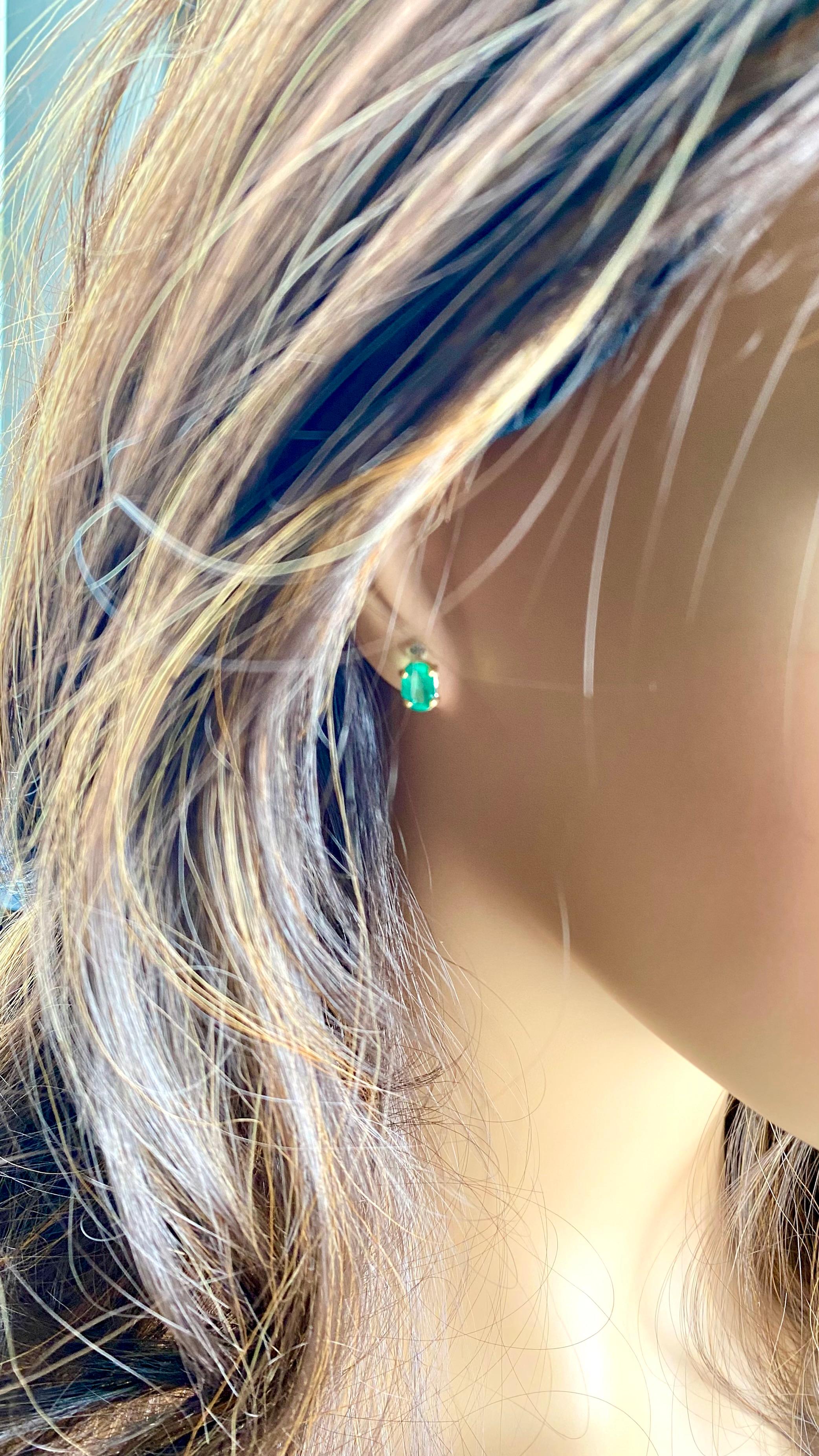 Clous d'oreilles en or jaune 14 carats avec émeraudes ovales facettées pesant 1,30 carat Neuf - En vente à New York, NY