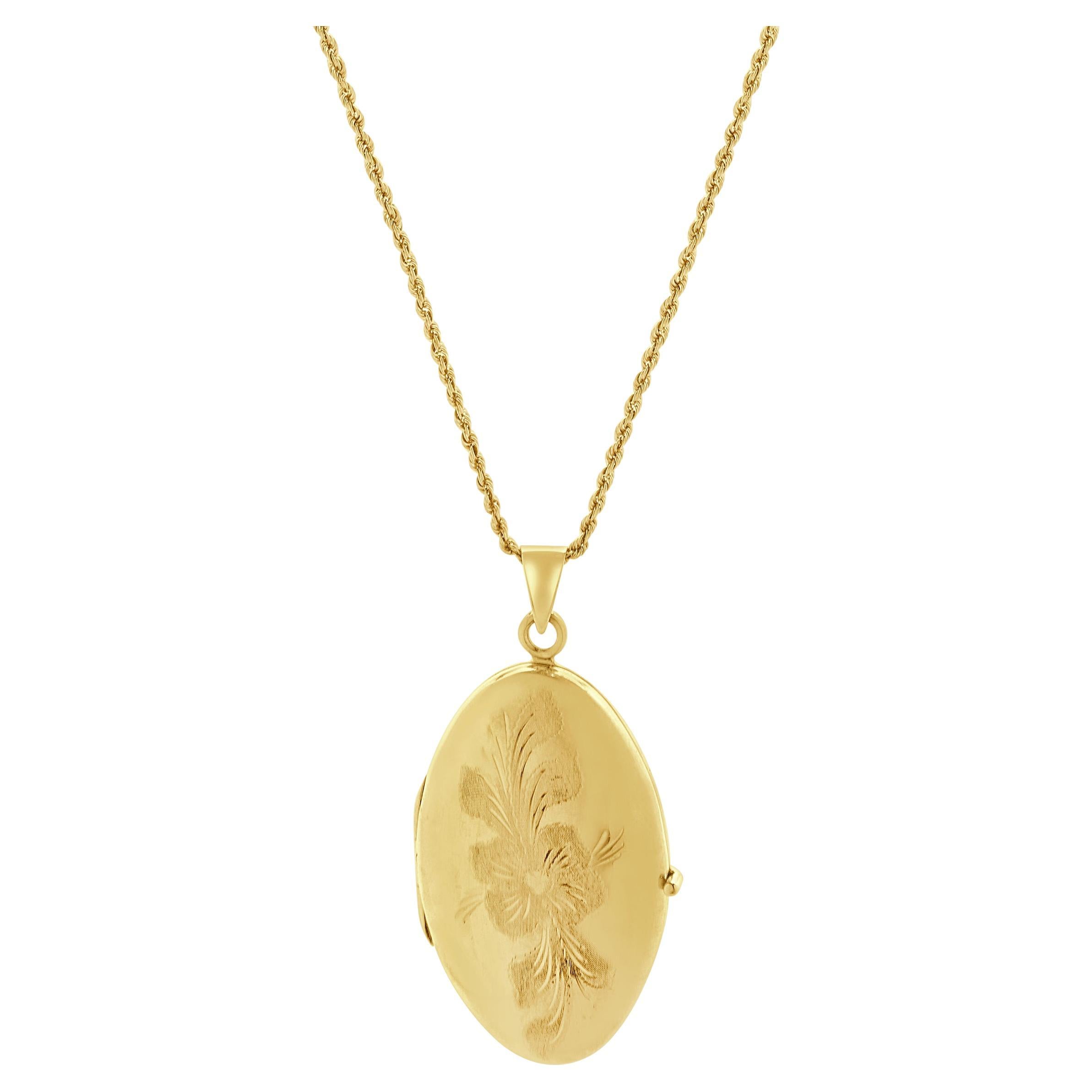 Collar Relicario Ovalado Floral Grabado Oro Amarillo 14 Kilates