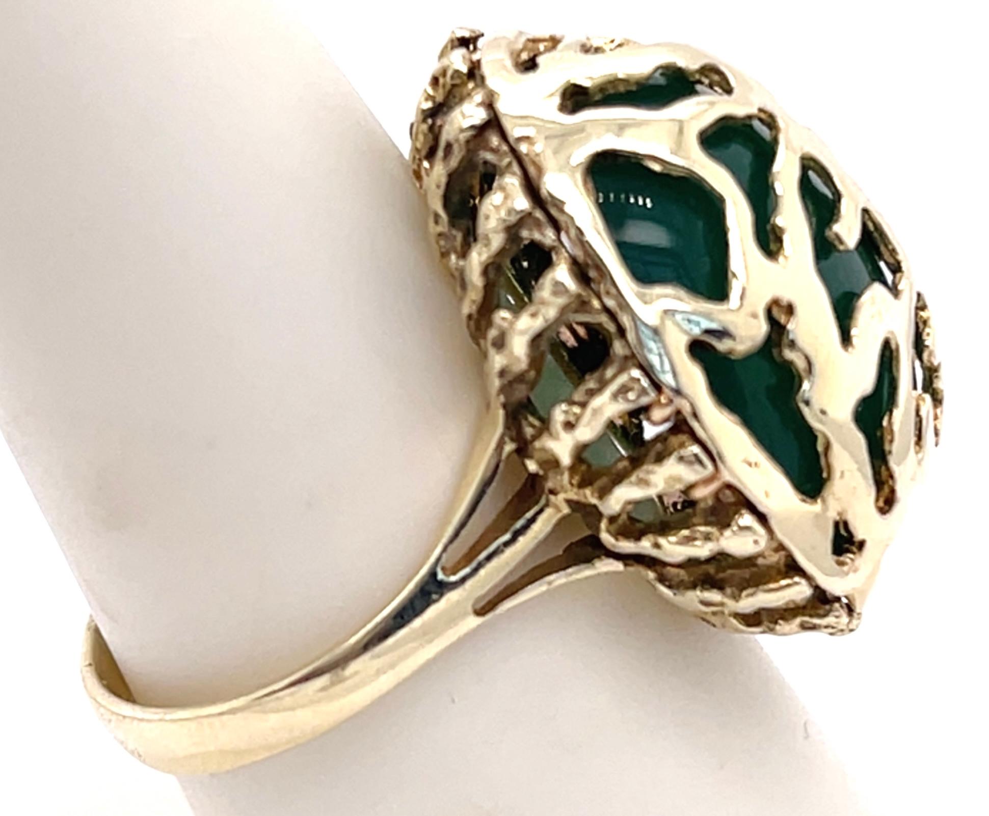 14 Karat Yellow Gold Oval Green Onyx with Filigree Overlay Solitaire Ring For Sale 5