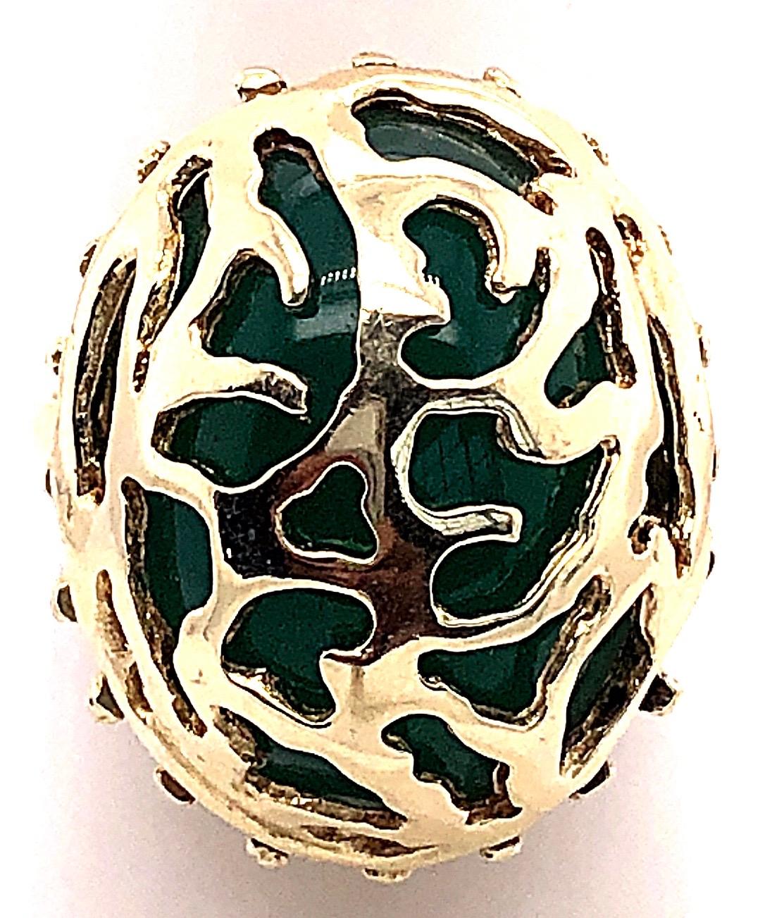 14 Karat Yellow Gold Oval Green Onyx With Filigree Overlay Solitaire Ring
Size 7
9.61 grams total weight.
Height: 25 mm
Width: 20 mm
Diameter: 10 mm