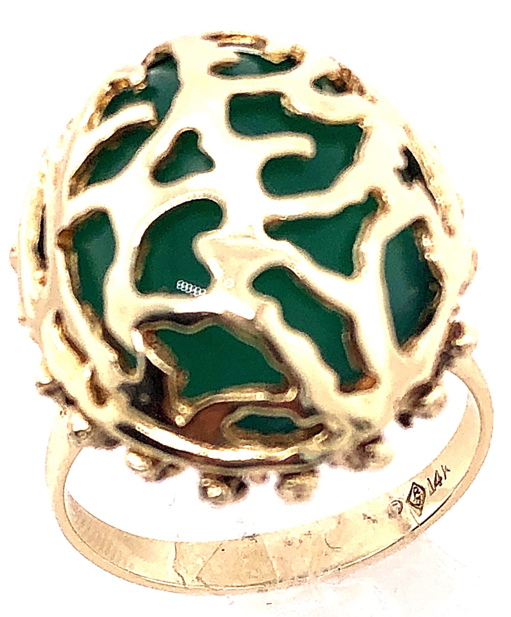 Contemporary 14 Karat Yellow Gold Oval Green Onyx with Filigree Overlay Solitaire Ring For Sale