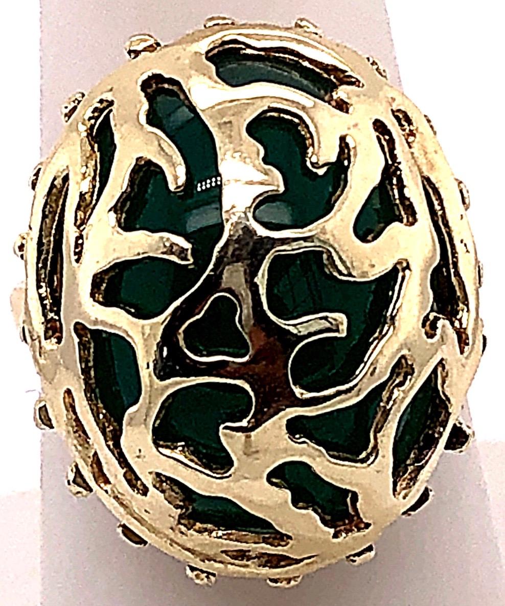 14 Karat Yellow Gold Oval Green Onyx with Filigree Overlay Solitaire Ring In Good Condition For Sale In Stamford, CT