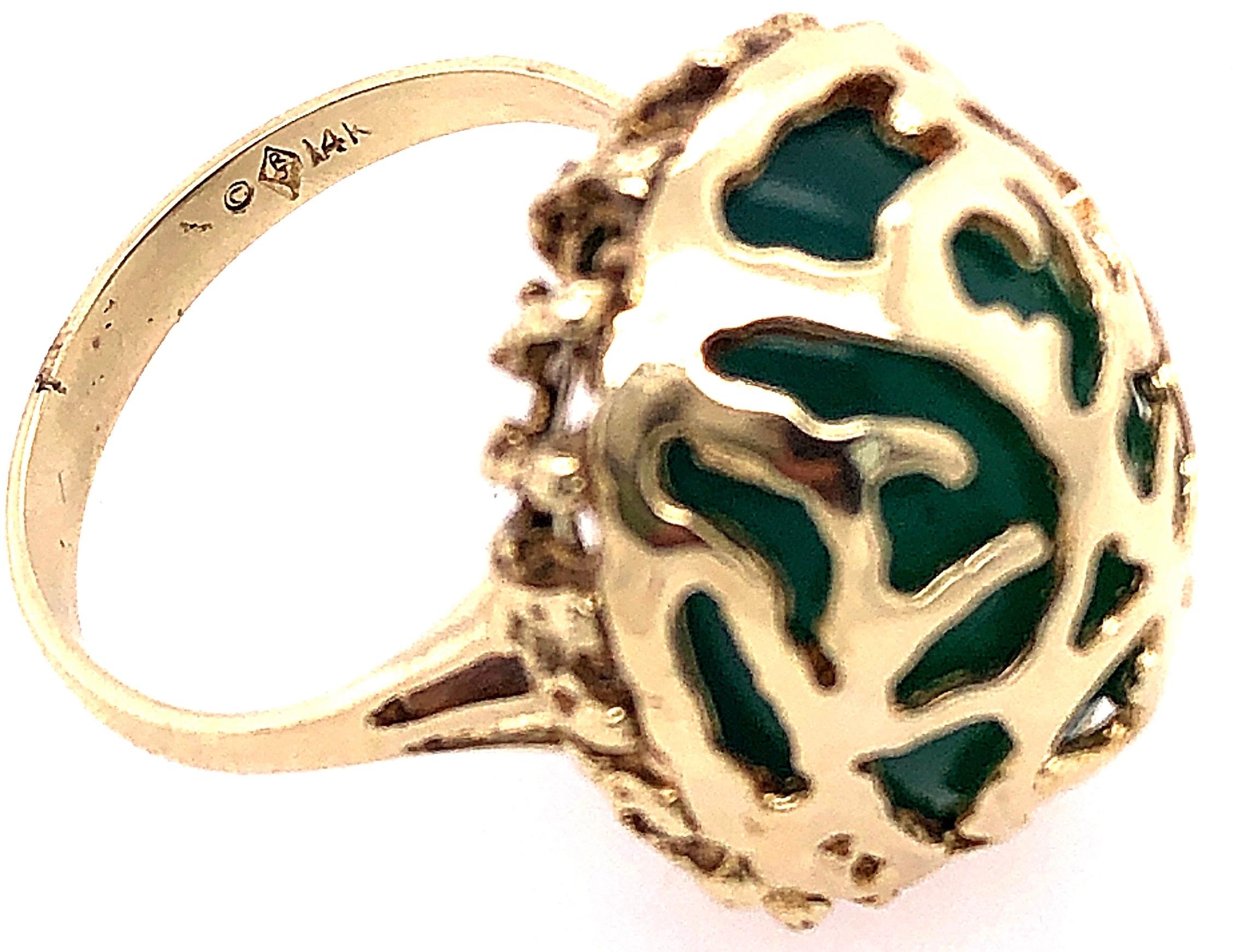 14 Karat Yellow Gold Oval Green Onyx with Filigree Overlay Solitaire Ring For Sale 2