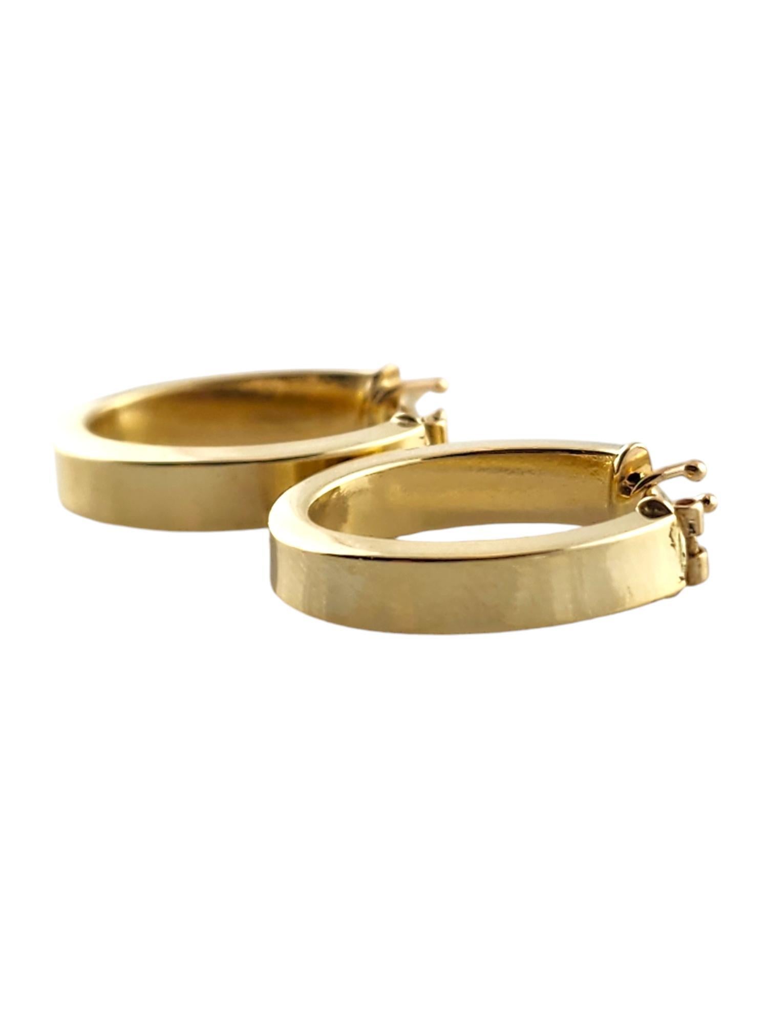 14 Karat Yellow Gold Oval Hoop Earrings #18502 In Good Condition For Sale In Washington Depot, CT