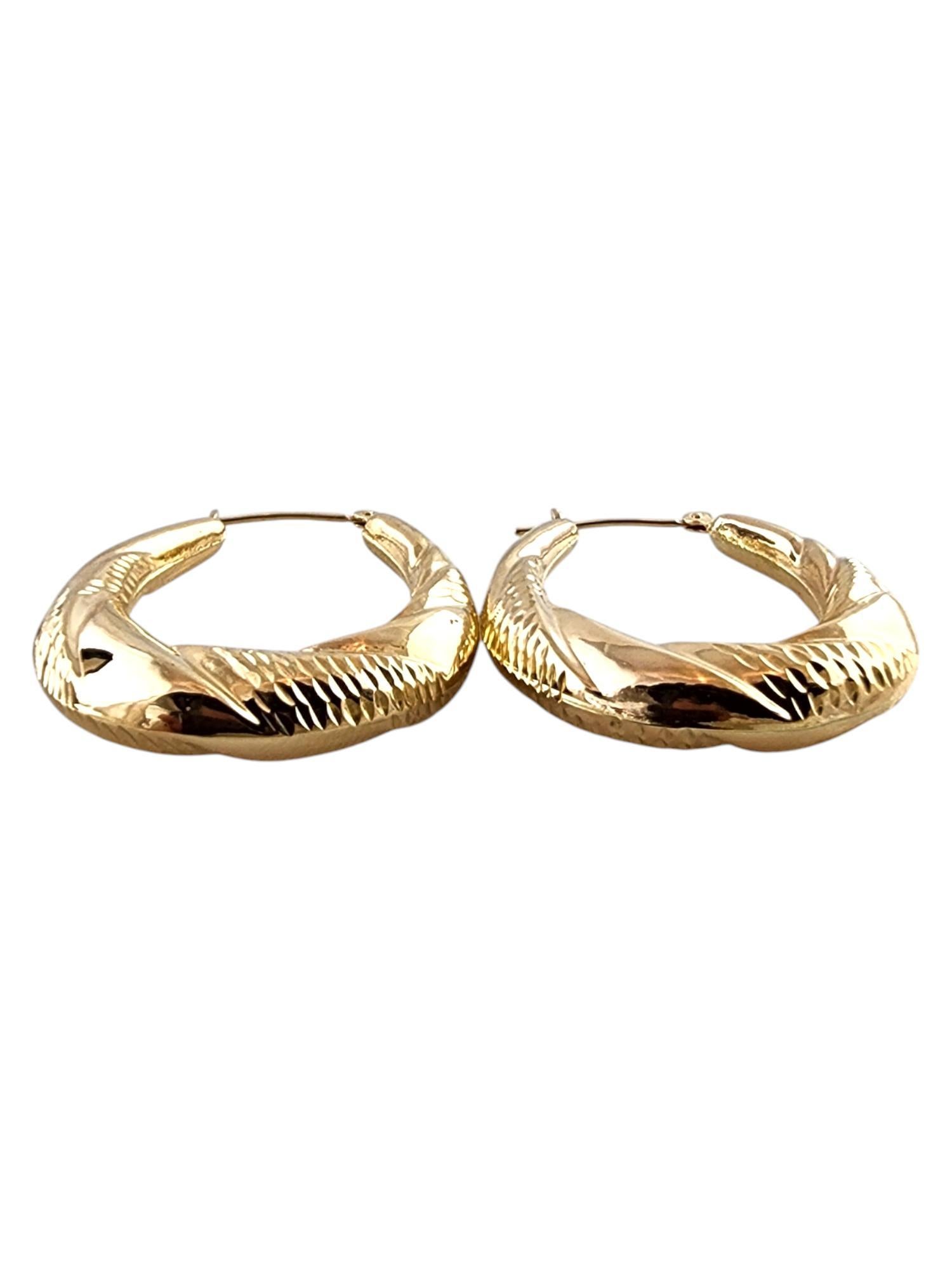 14 Karat Yellow Gold Oval Hoop Earrings #19763 In Good Condition For Sale In Washington Depot, CT