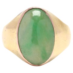 Vintage 14 Karat Yellow Gold Oval Jade Signet Ring