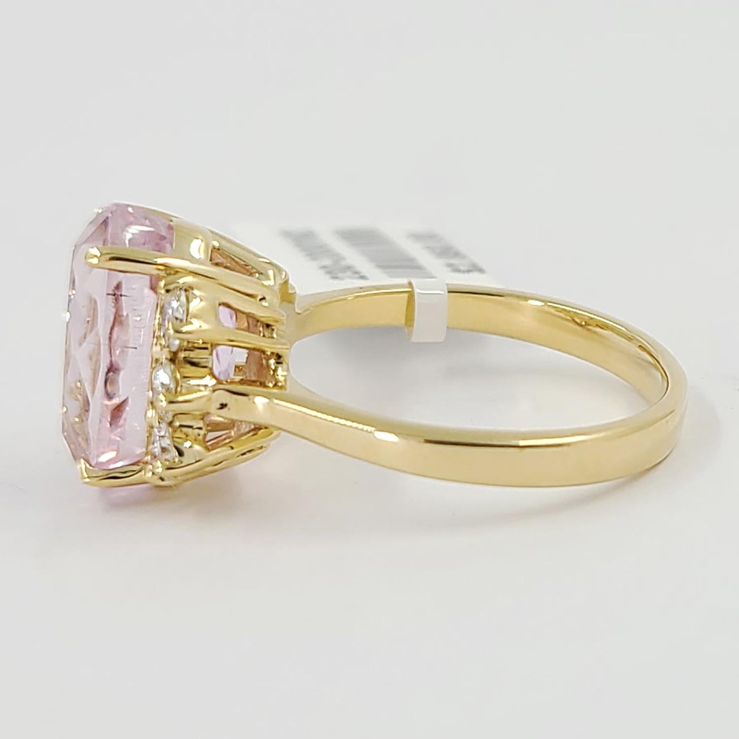 14 Karat Yellow Gold Oval Kunzite Cocktail Ring In New Condition For Sale In Coral Gables, FL