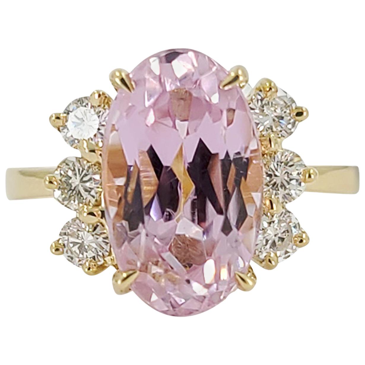 14 Karat Yellow Gold Oval Kunzite Cocktail Ring For Sale