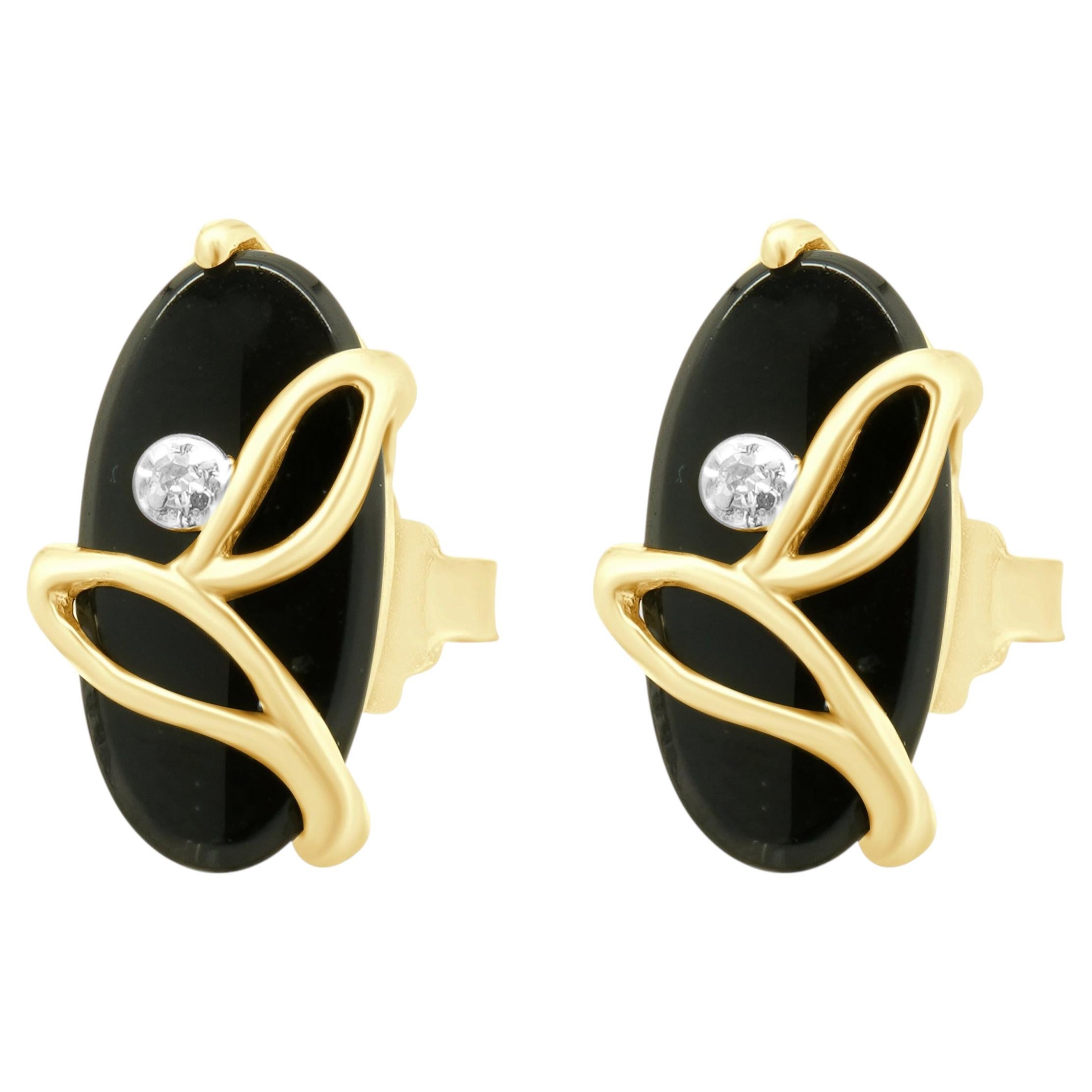 Orecchini in oro giallo 14 carati con onice ovale e diamante rotondo in vendita