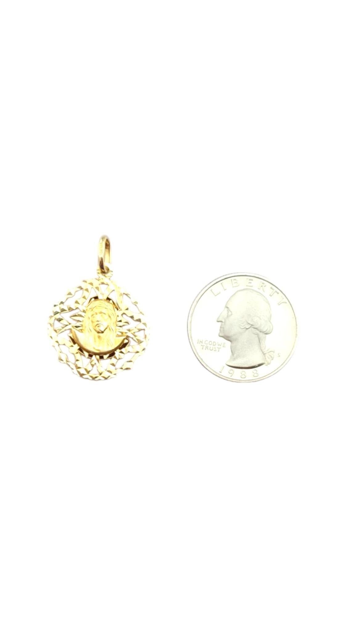 14 Karat Yellow Gold Oval Reversable Jesus Christ and Virgin Mary Pendant #21126 For Sale 3