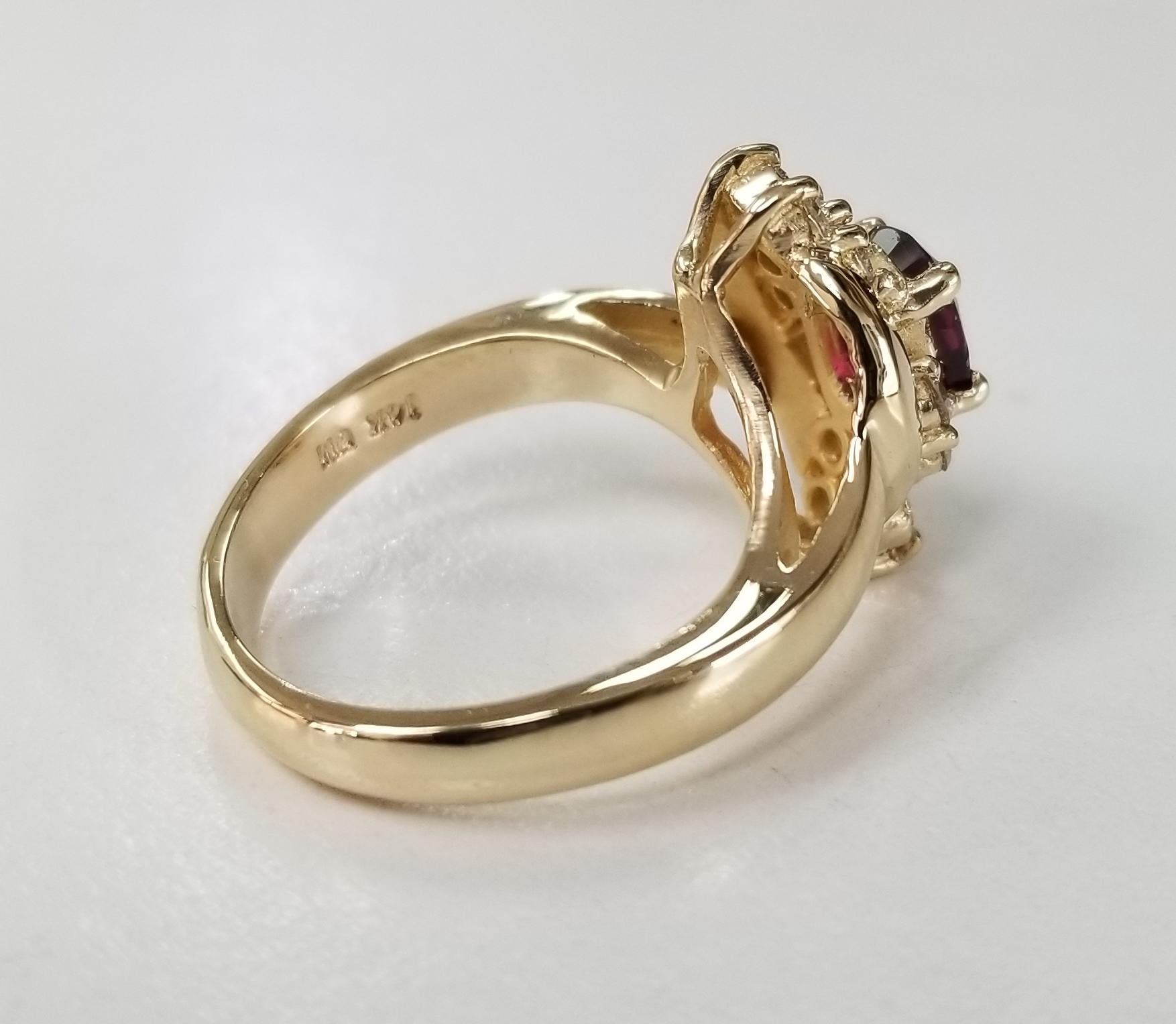 Ovaler Rubin-Diamantring aus 14 Karat Gelbgold (Zeitgenössisch) im Angebot