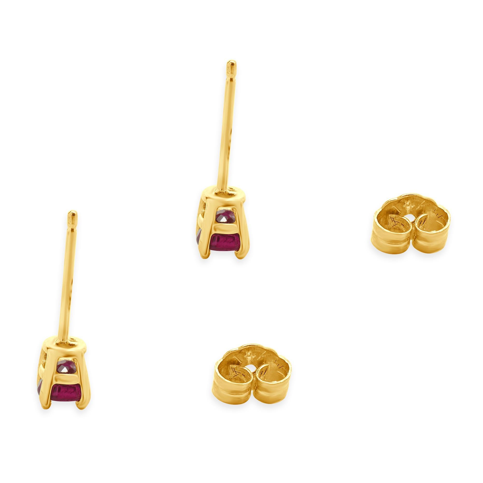 14 Karat Yellow Gold Oval Ruby Stud Earrings In Excellent Condition For Sale In Scottsdale, AZ