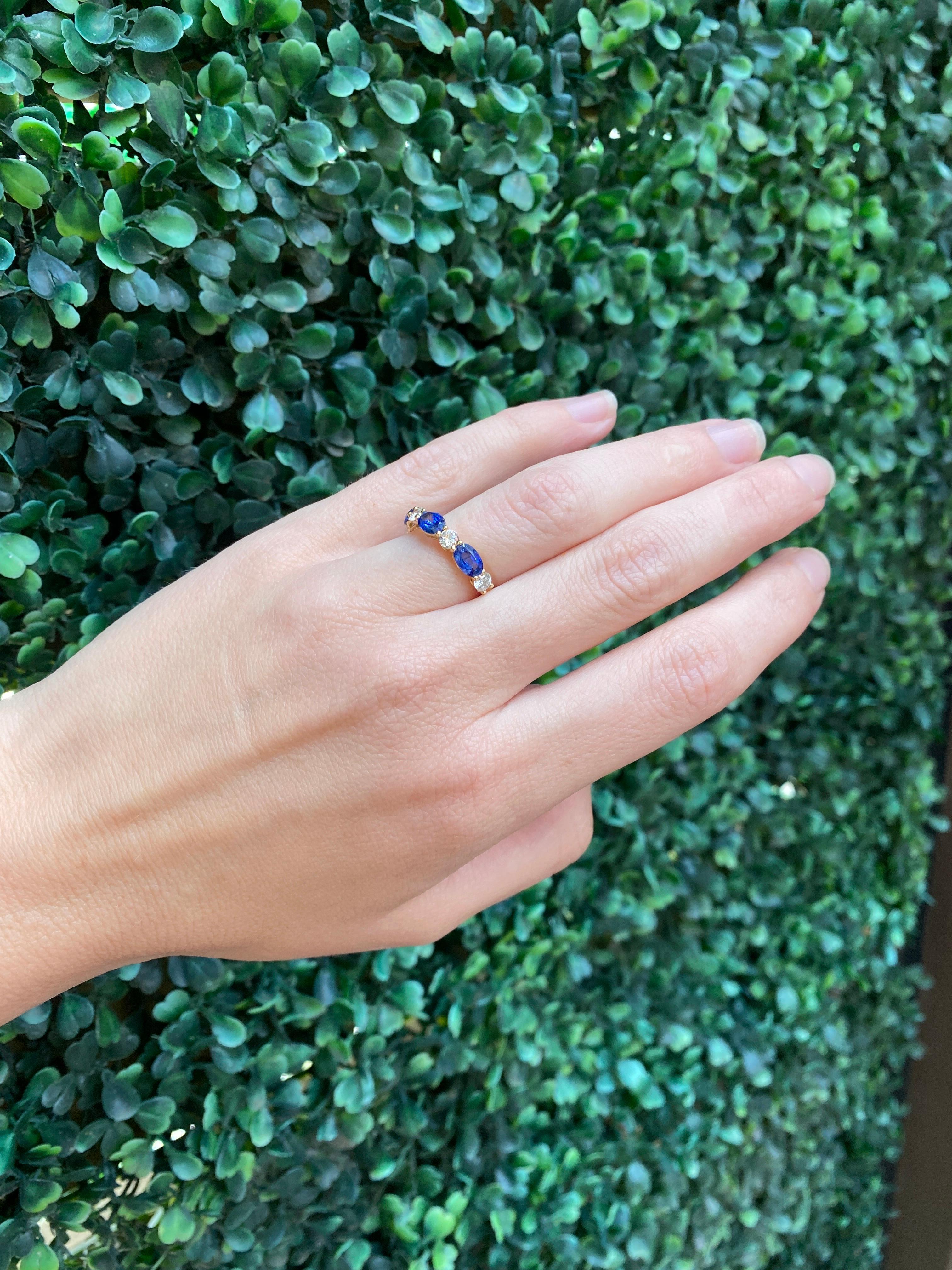 Bague en or jaune 14 carats avec saphir de forme ovale et diamants en vente 6
