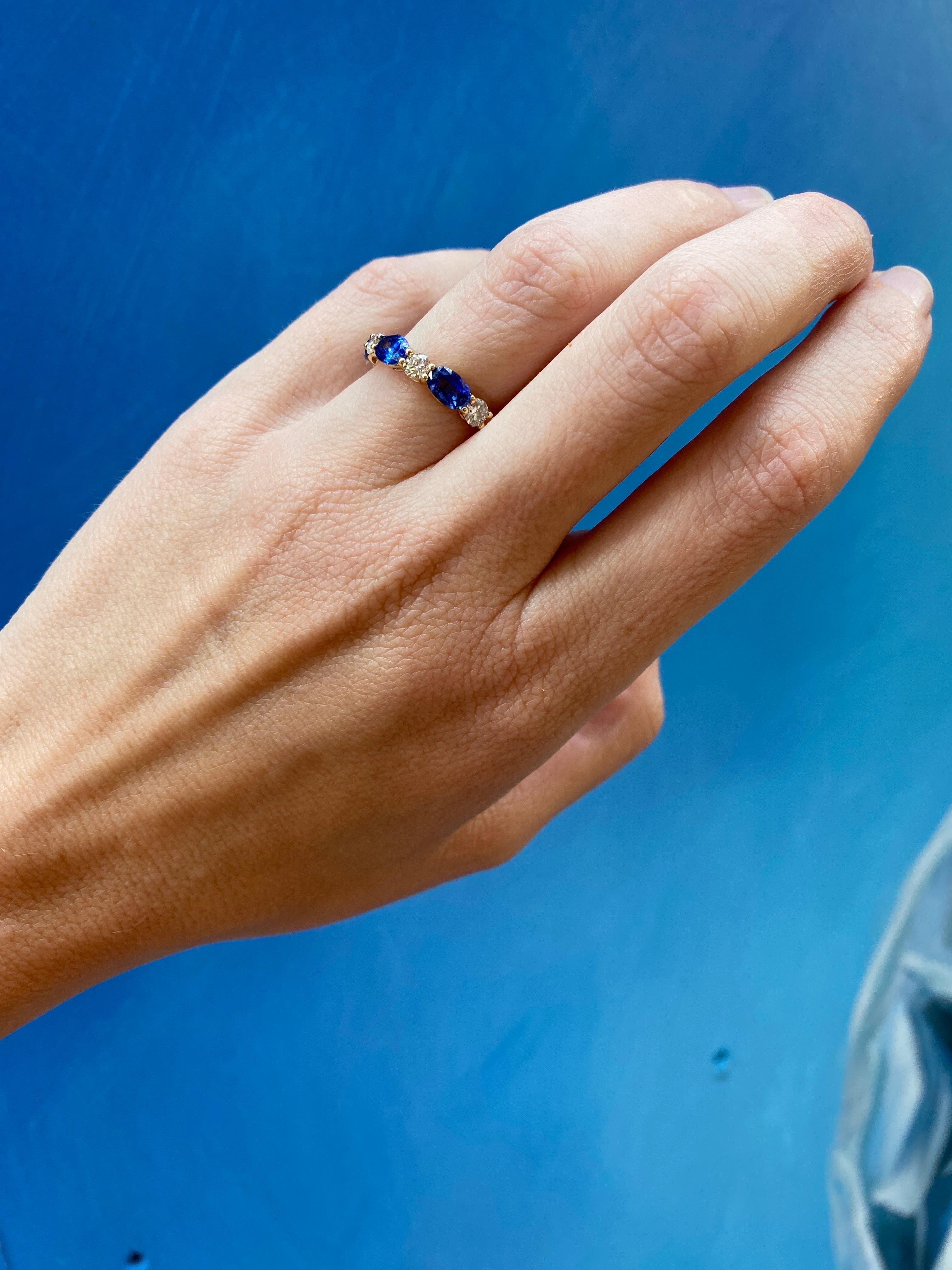 Bague en or jaune 14 carats avec saphir de forme ovale et diamants en vente 7