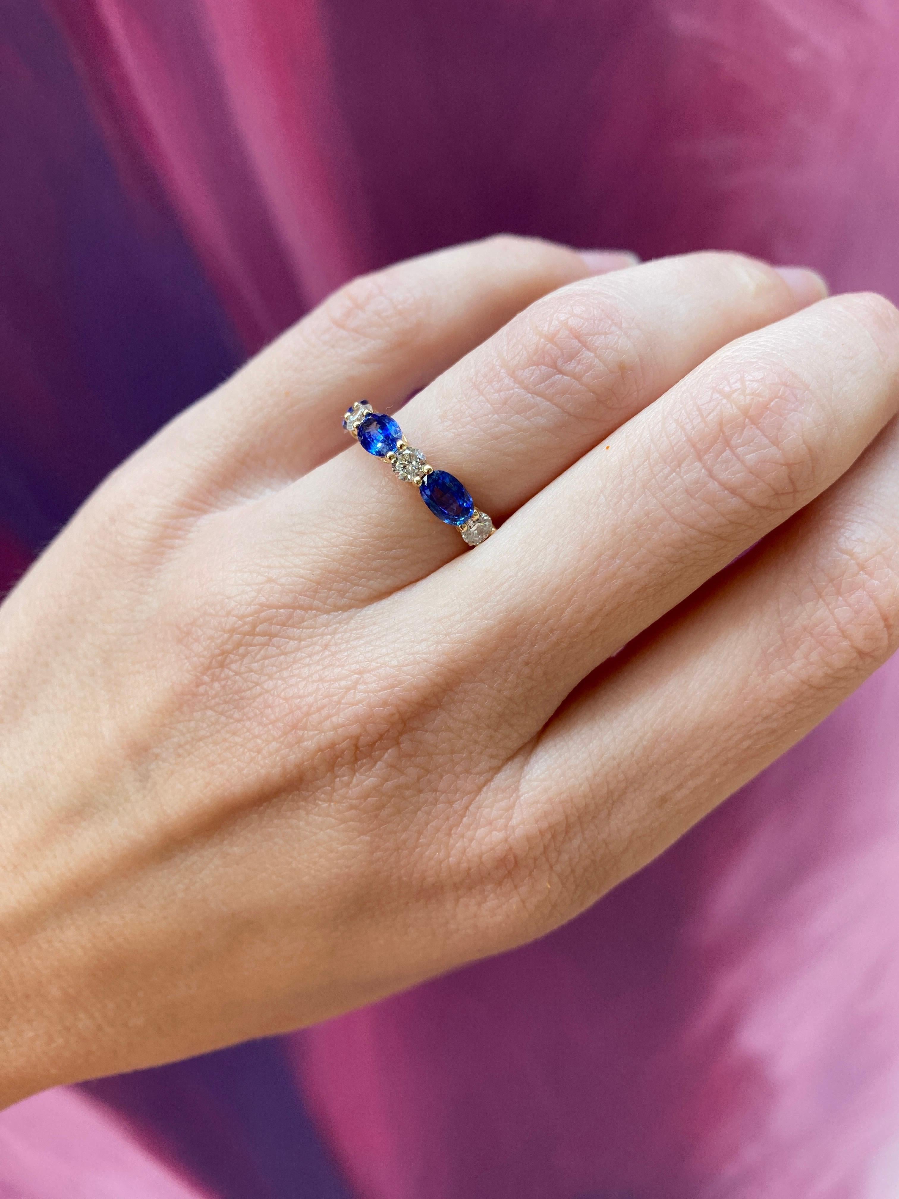 Bague en or jaune 14 carats avec saphir de forme ovale et diamants en vente 9