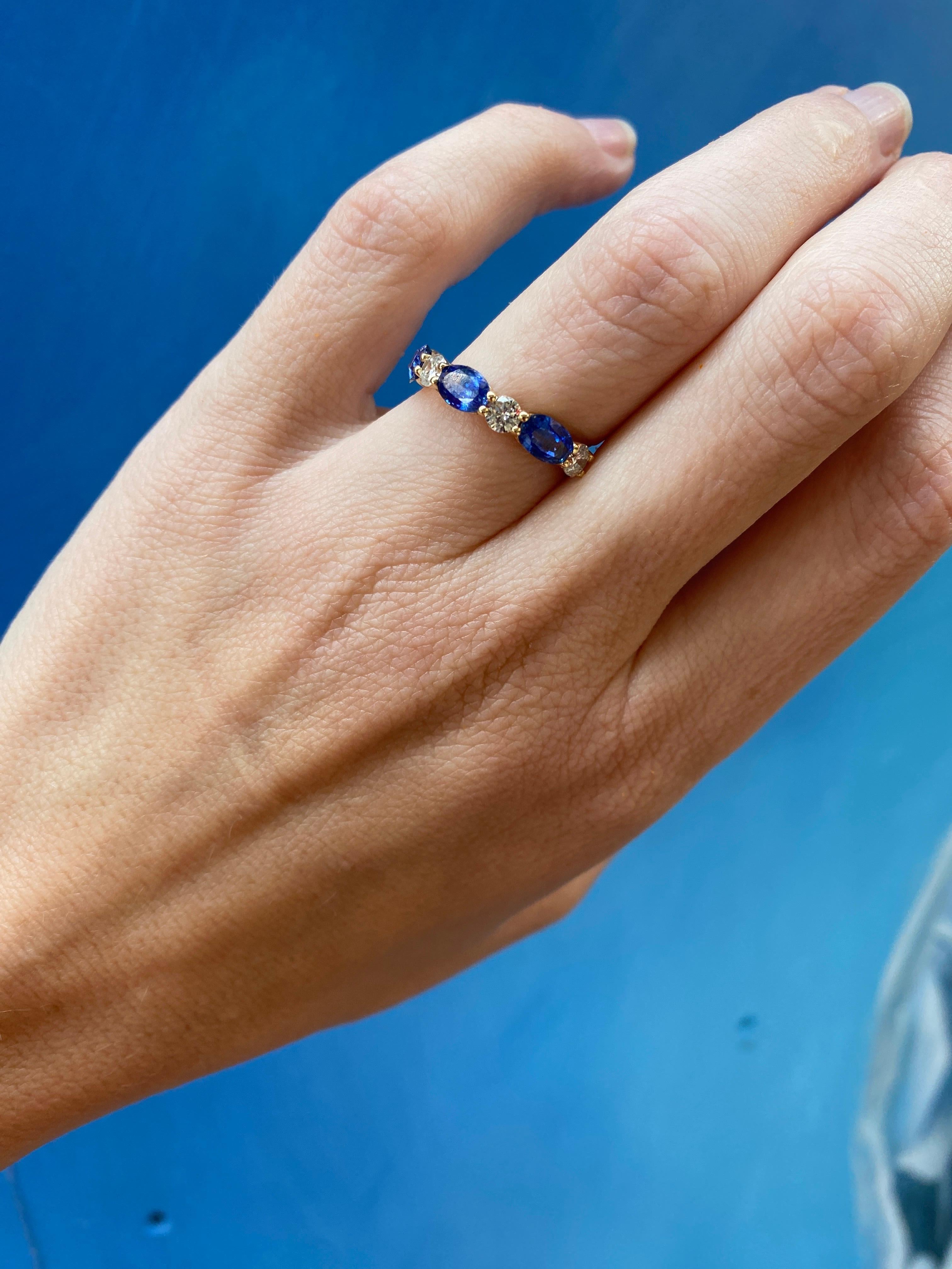 Bague en or jaune 14 carats avec saphir de forme ovale et diamants en vente 10