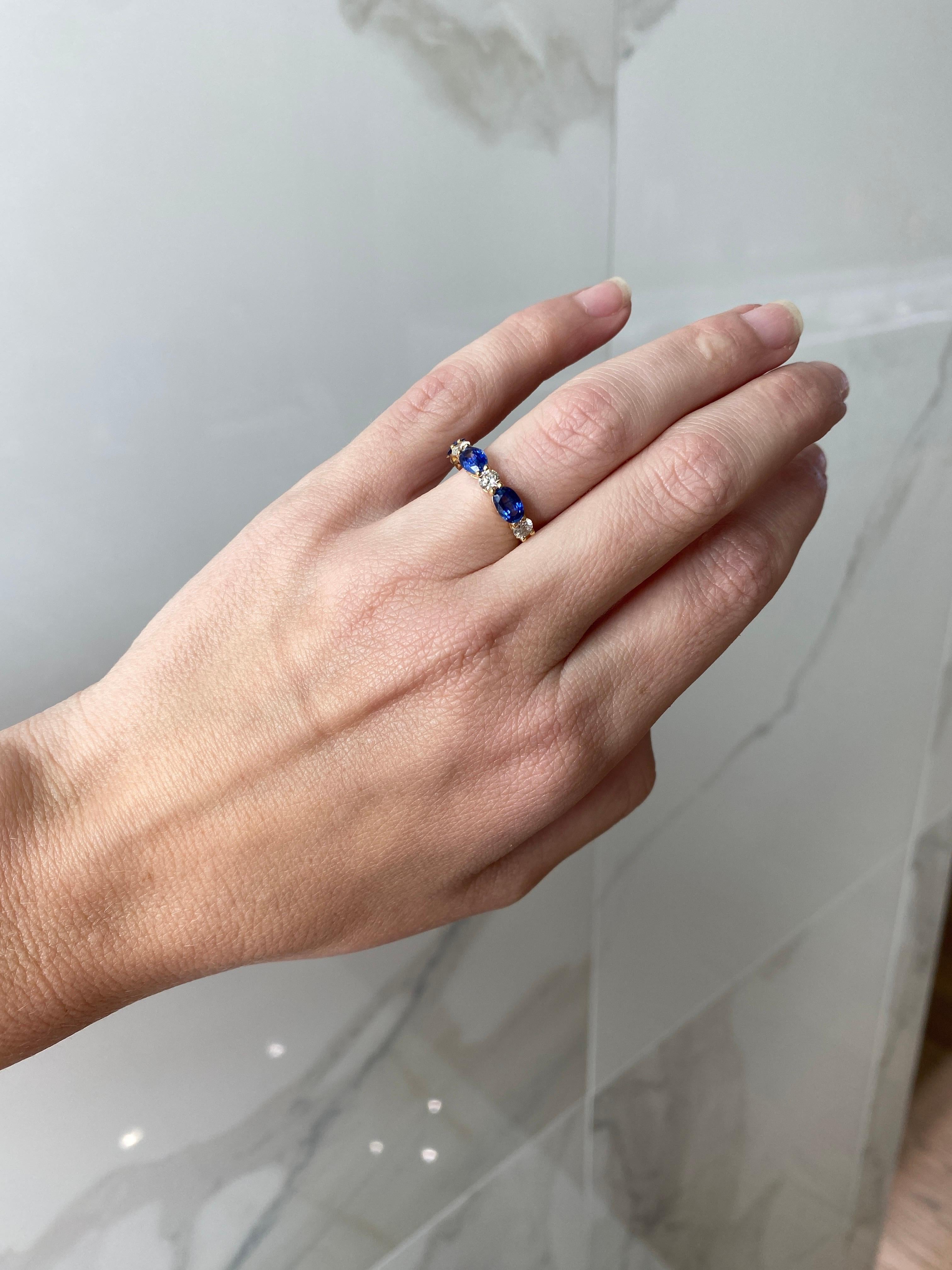 Bague en or jaune 14 carats avec saphir de forme ovale et diamants en vente 4
