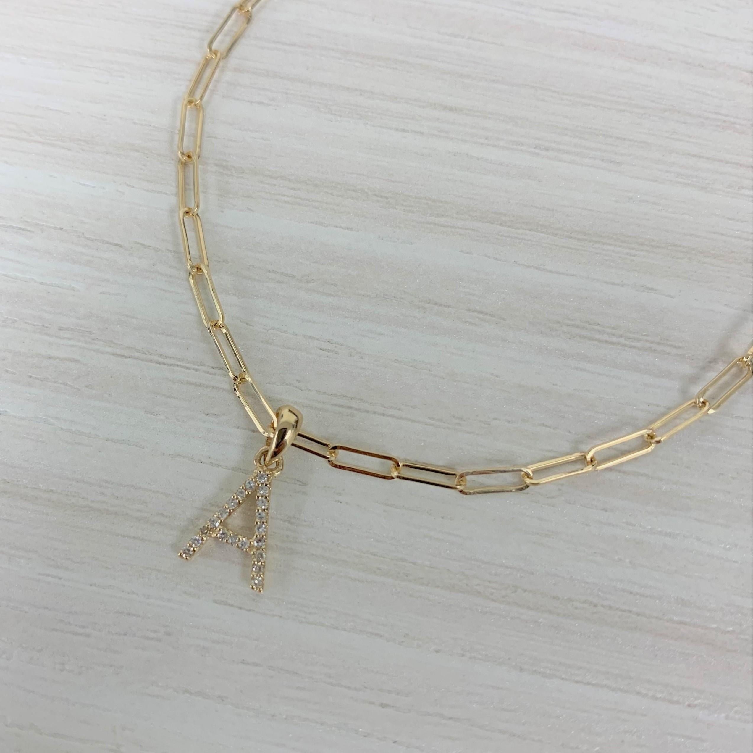 Bracelet à maillons en forme de clip en or jaune 14 carats avec initiale « A » et diamants en vente 2