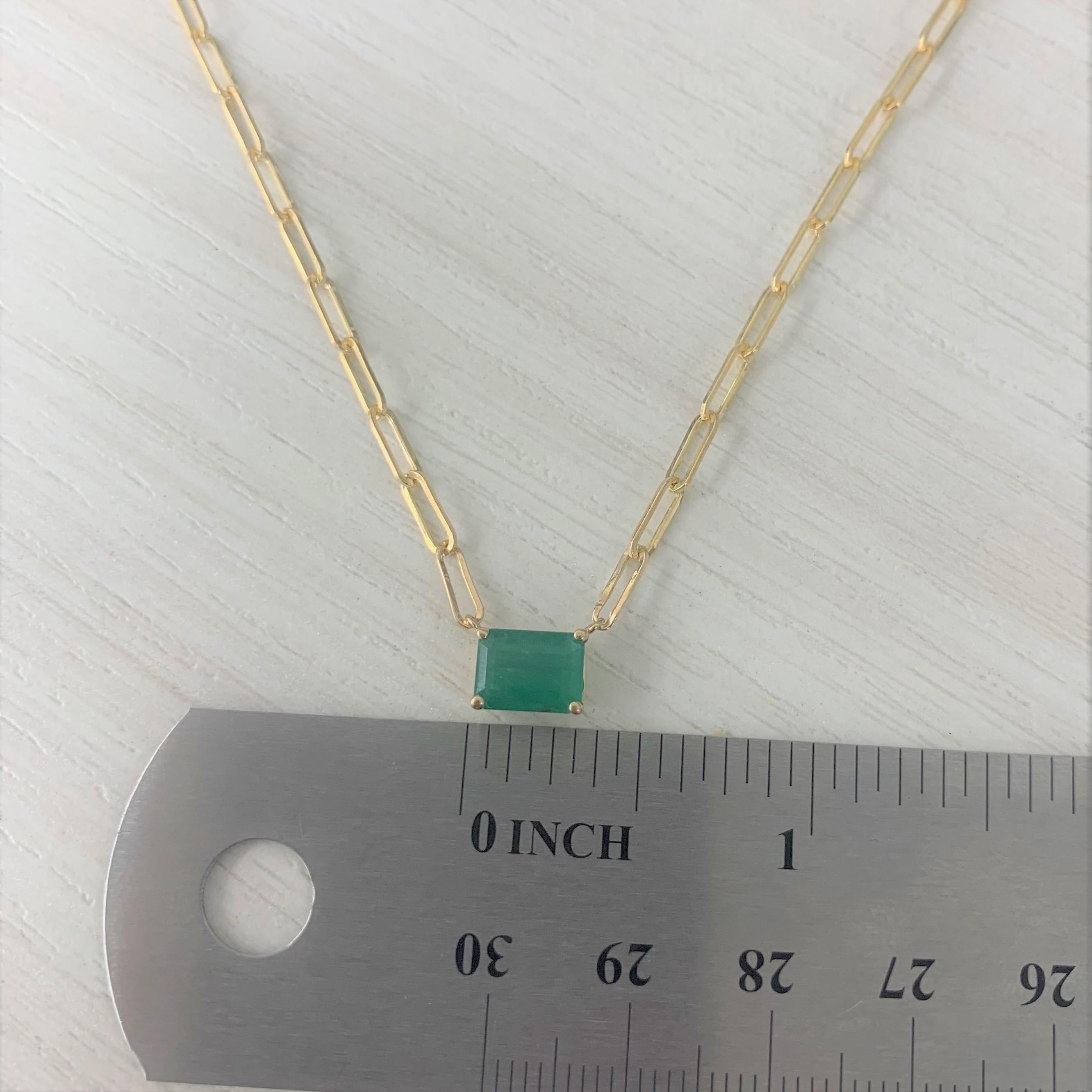 14 Karat Yellow Gold Paperclip Link Chain Green Emerald Pendant Necklace In New Condition In Great neck, NY