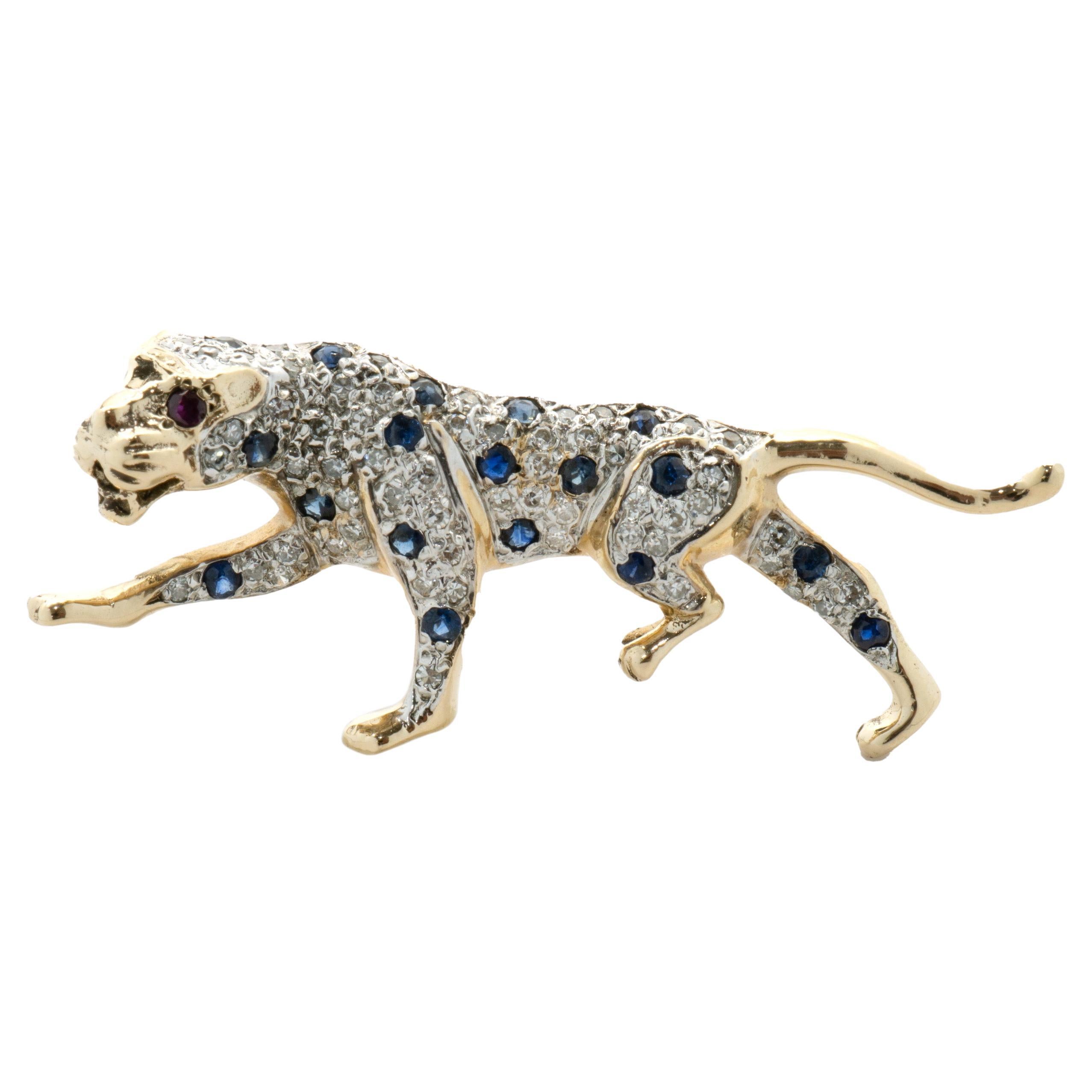 Panther-Anstecknadel aus 14 Karat Gelbgold mit Pavé-Diamant und Saphir  im Angebot