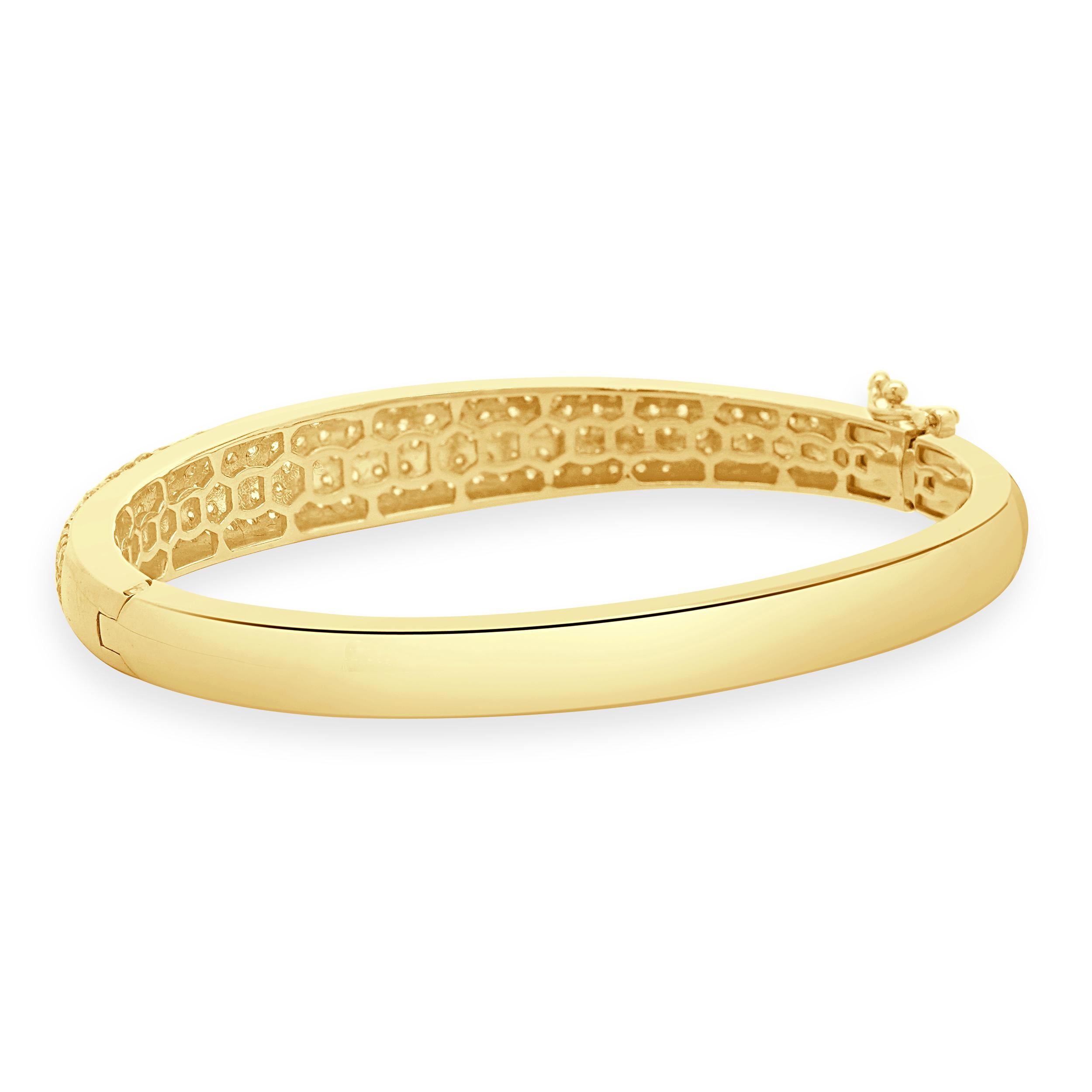 Round Cut 14 Karat Yellow Gold Pave Diamond Bangle Bracelet For Sale