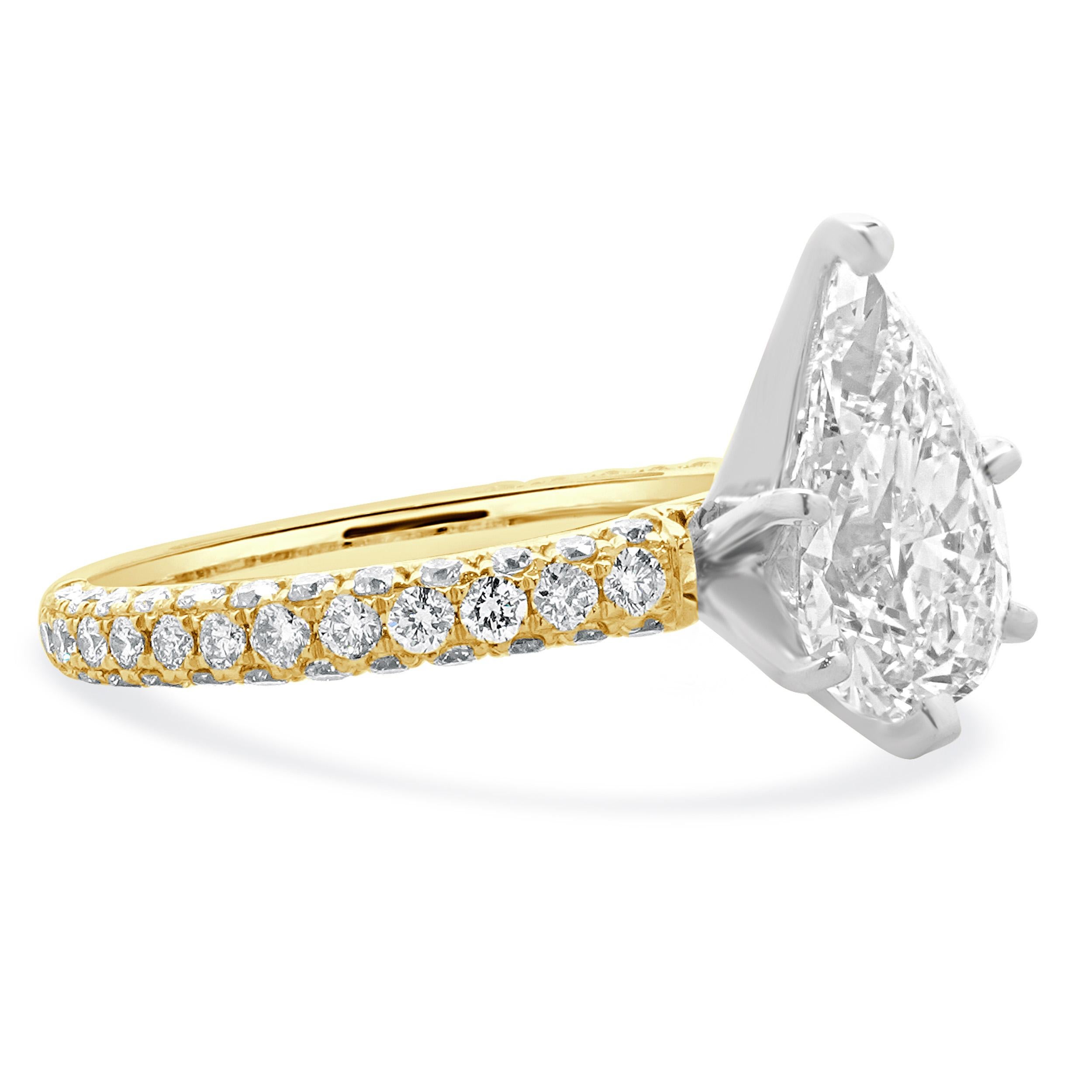 14 Karat Yellow Gold Pear Cut Diamond Engagement Ring In Excellent Condition For Sale In Scottsdale, AZ