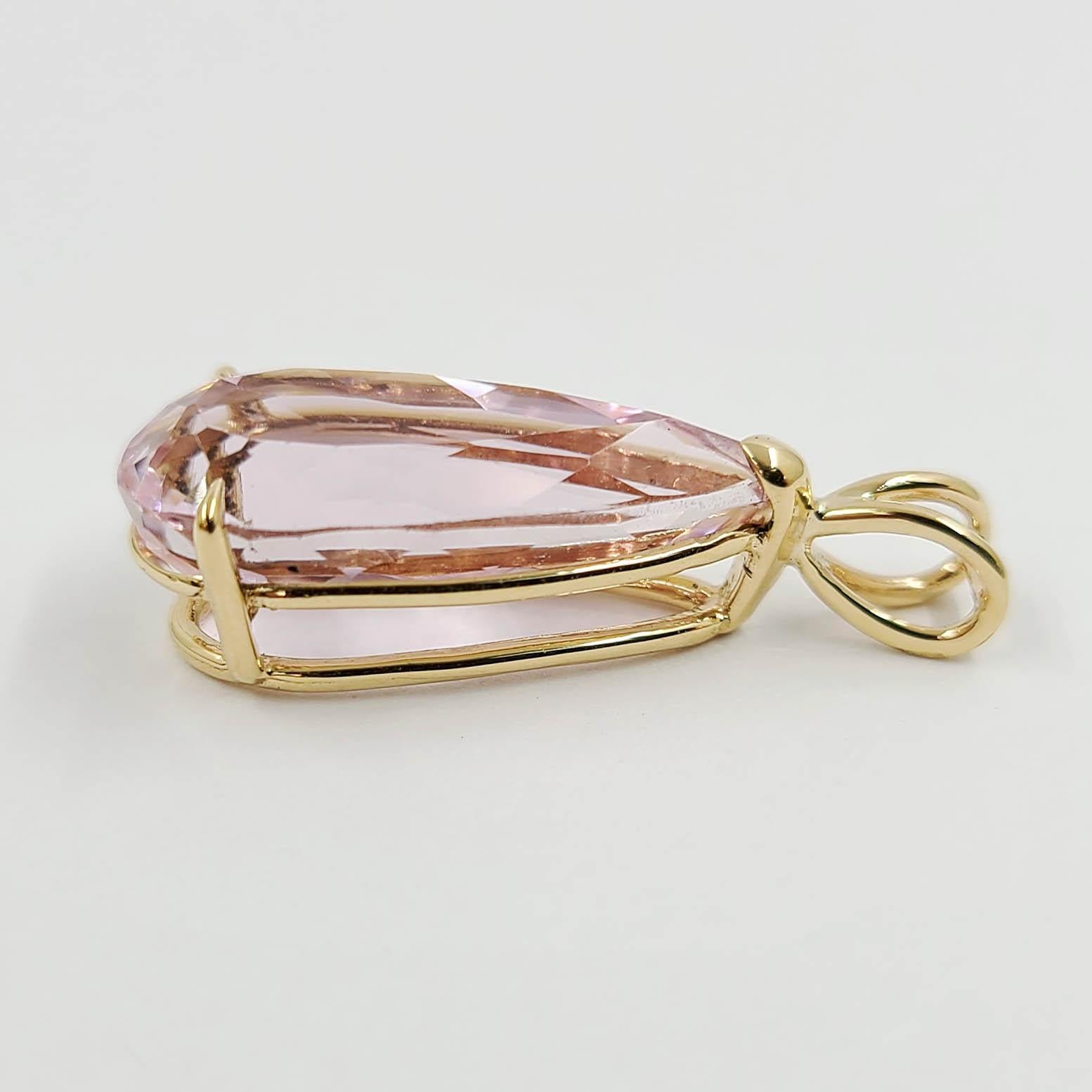14 Karat Yellow Gold Pear Shaped Kunzite Pendant In New Condition In Coral Gables, FL
