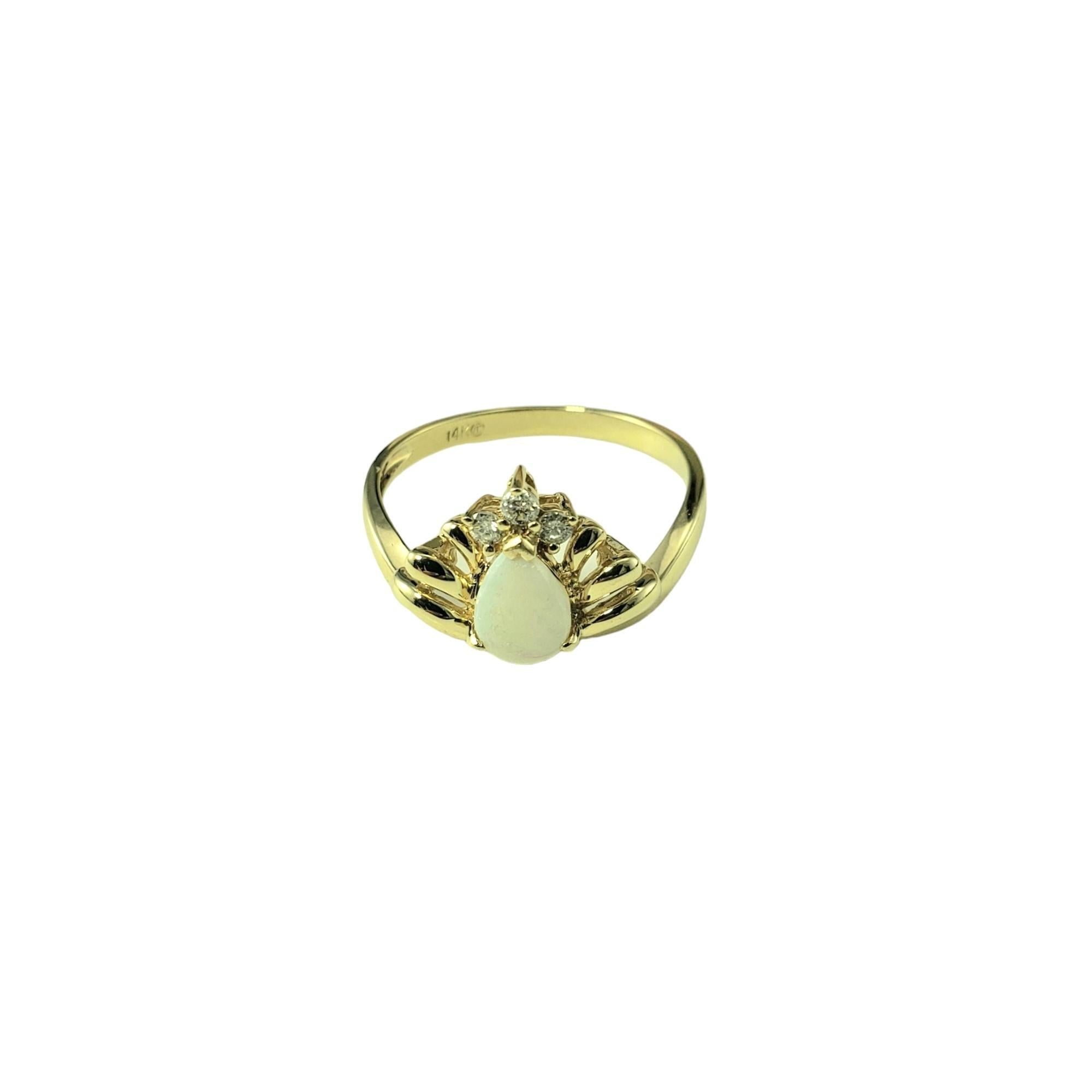 14 Karat Yellow Gold Opal and Diamond Ring Size 6.75

This elegant ring features one pear shaped opal (7 mm x 5 mm) and three round brilliant cut diamonds set in classic 14K yellow gold.  

Width: 12 mm.  Shank: 2 mm.

Approximate total diamond