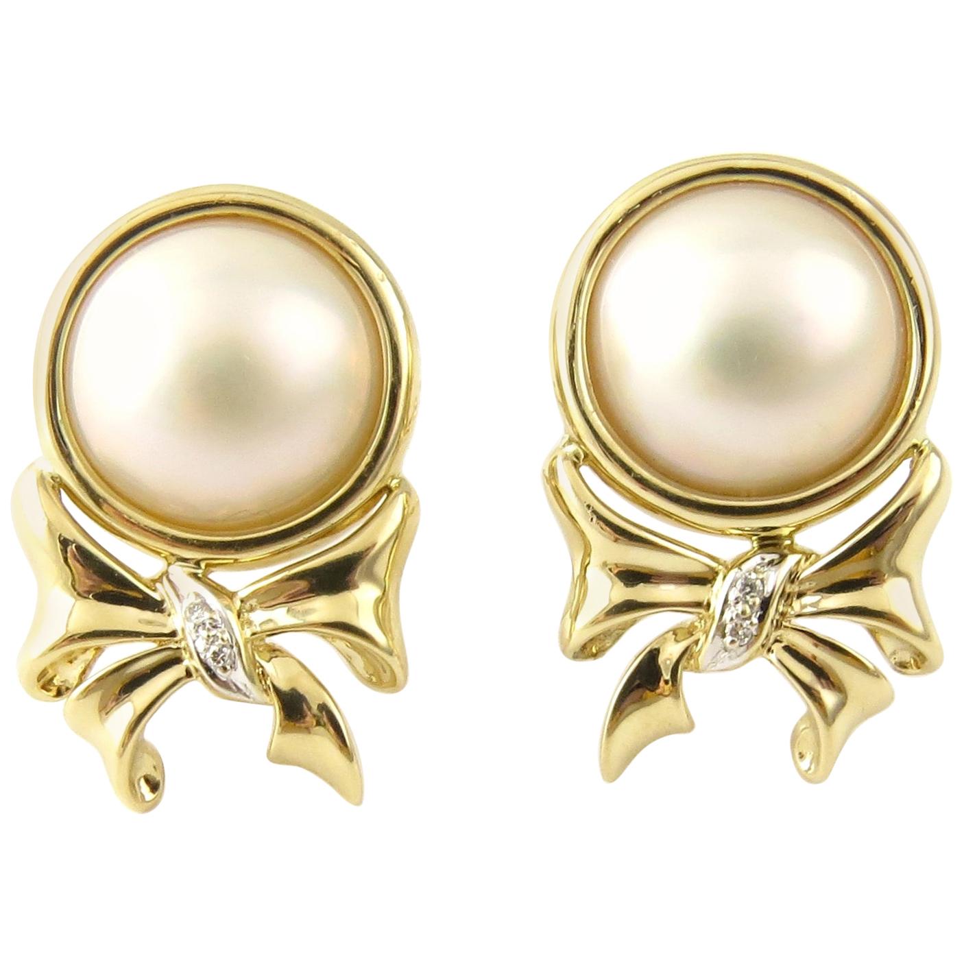 Ohrringe aus 14 Karat Gelbgold mit Perlen und Diamanten im Angebot