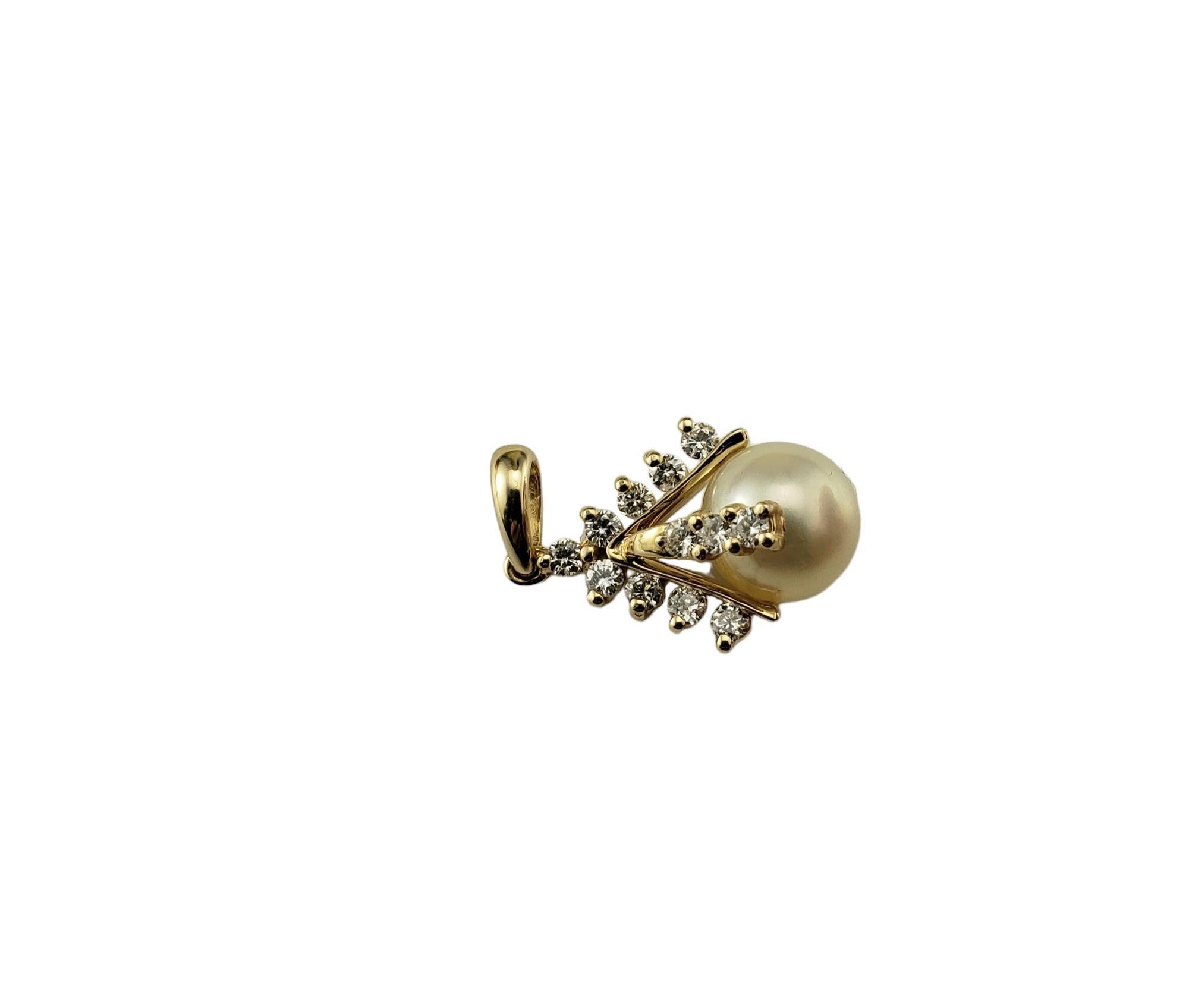 Taille ronde Pendentif en or jaune 14 carats avec perles et diamants n° 16628 en vente