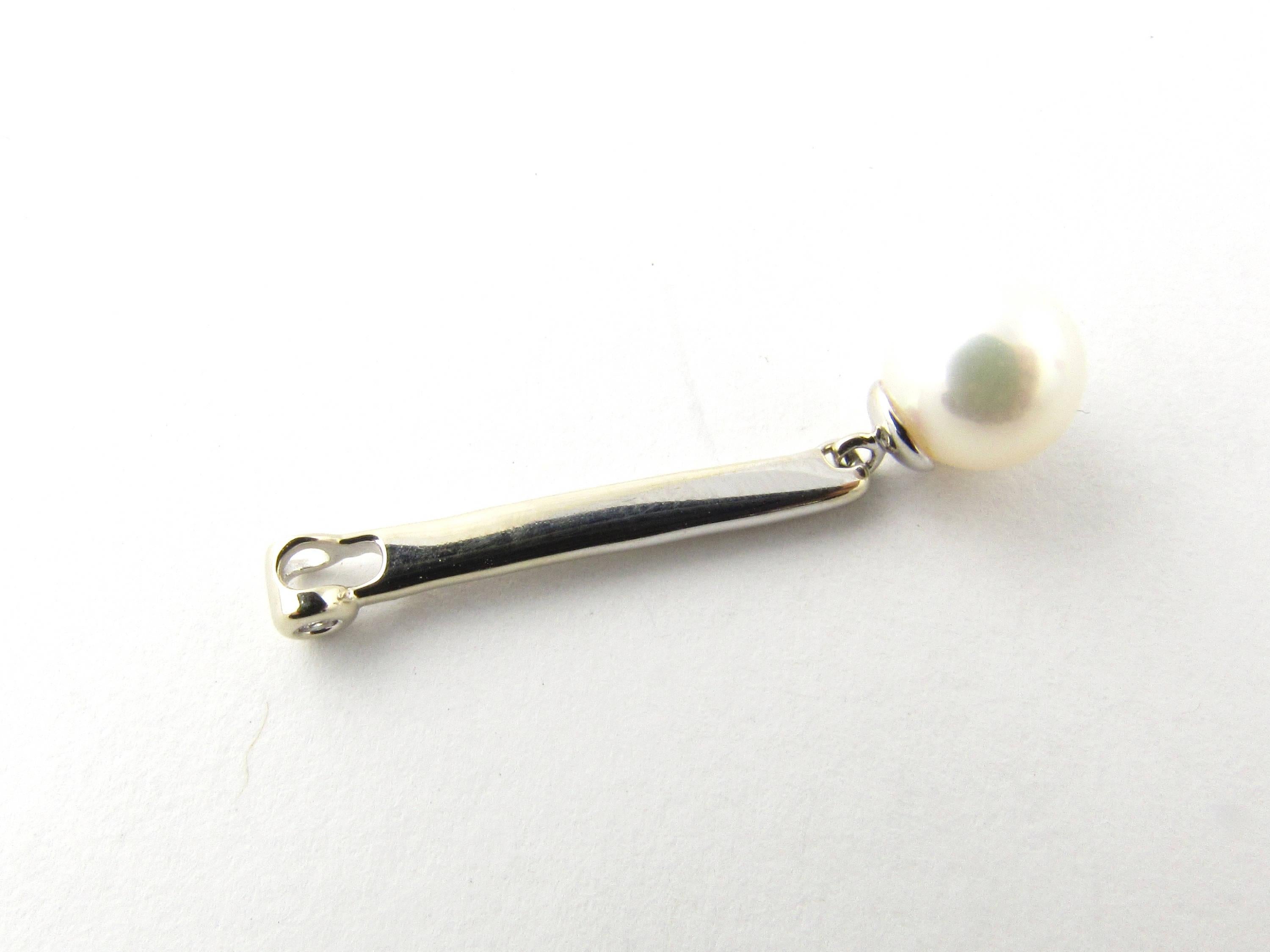 14 Karat Yellow Gold Pearl and Diamond Pendant In Good Condition For Sale In Washington Depot, CT