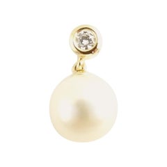 14 Karat Yellow Gold Pearl and Diamond Pendant Vintage 14 Karat Yellow Gold Pearl and Diamond Pendant