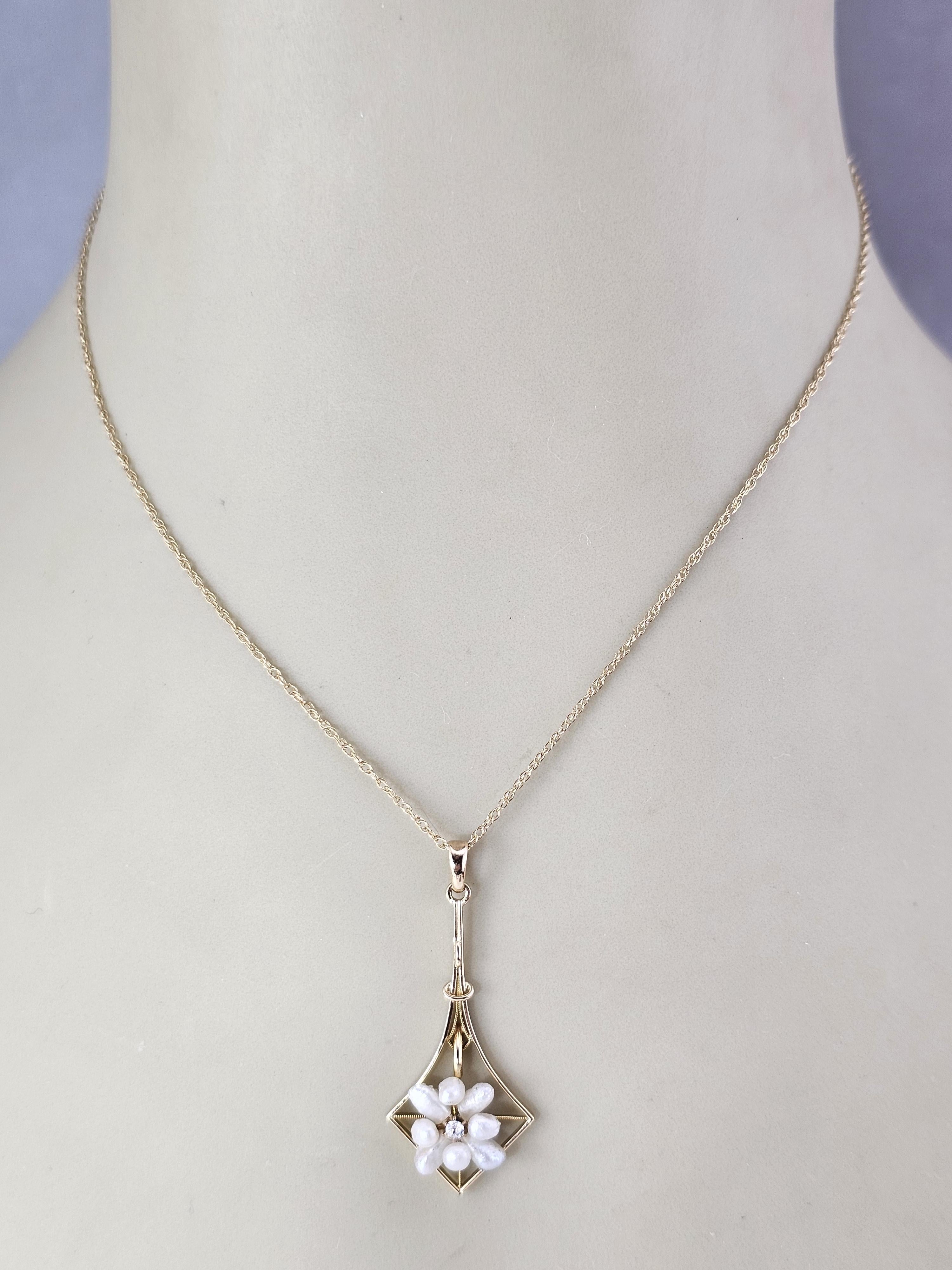 Collier en or jaune 14 carats avec pendentif en perles et diamants #23940 Pour femmes en vente