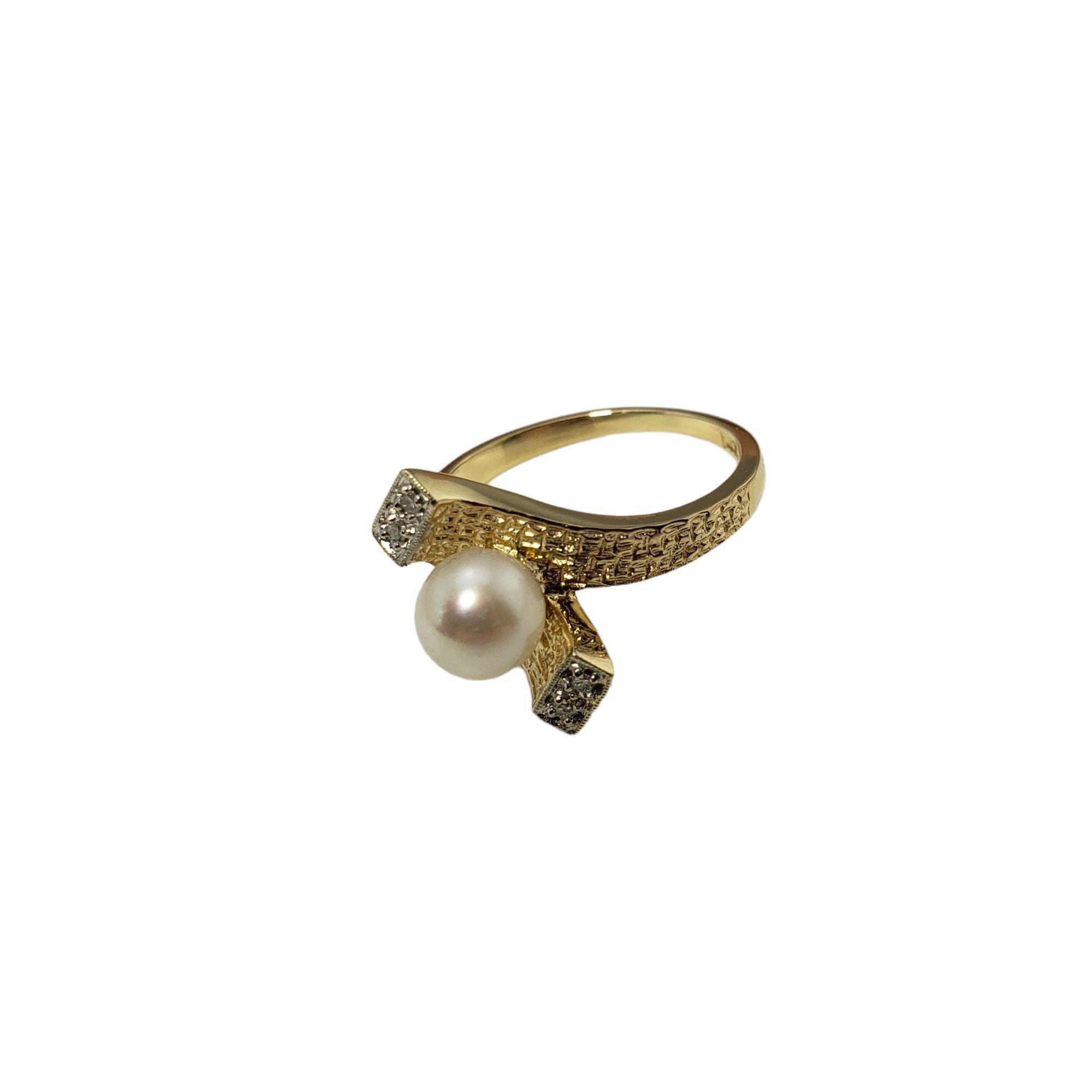 14 Karat Yellow Gold Pearl and Diamond Ring In Good Condition For Sale In Washington Depot, CT