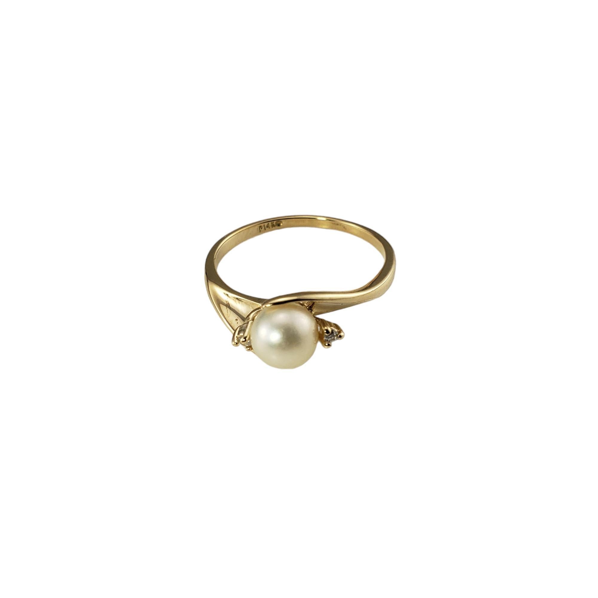 14 Karat Yellow Gold Pearl and Diamond Ring Size 9

This lovely ring features one round pearl (7 mm) and two round brilliant cut diamonds set in classic 14K yellow gold.  

Approximate total diamond weight: 0.02 ct.

Diamond color: H

Diamond