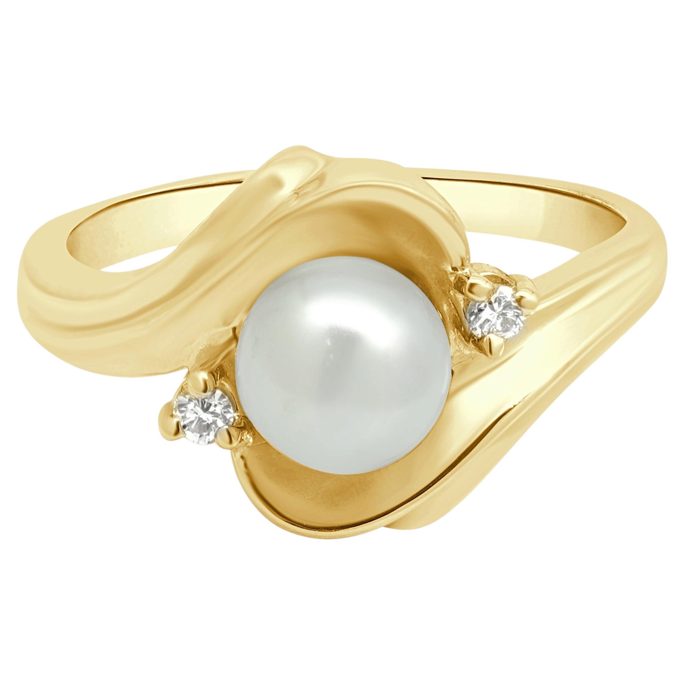 Anello bypass con perla e diamante rotondo in oro giallo 14 carati in vendita